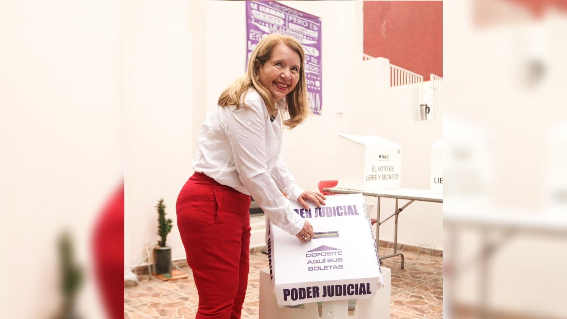 Loretta Ortiz Emite su Sufragio en Comicios al Poder Judicial