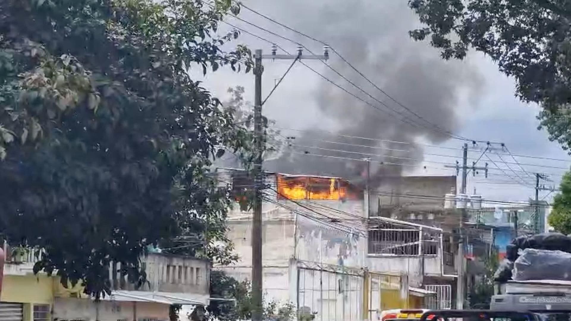 Se Incendia Tercer Piso de una Vivienda en la Colonia Progreso de Xalapa