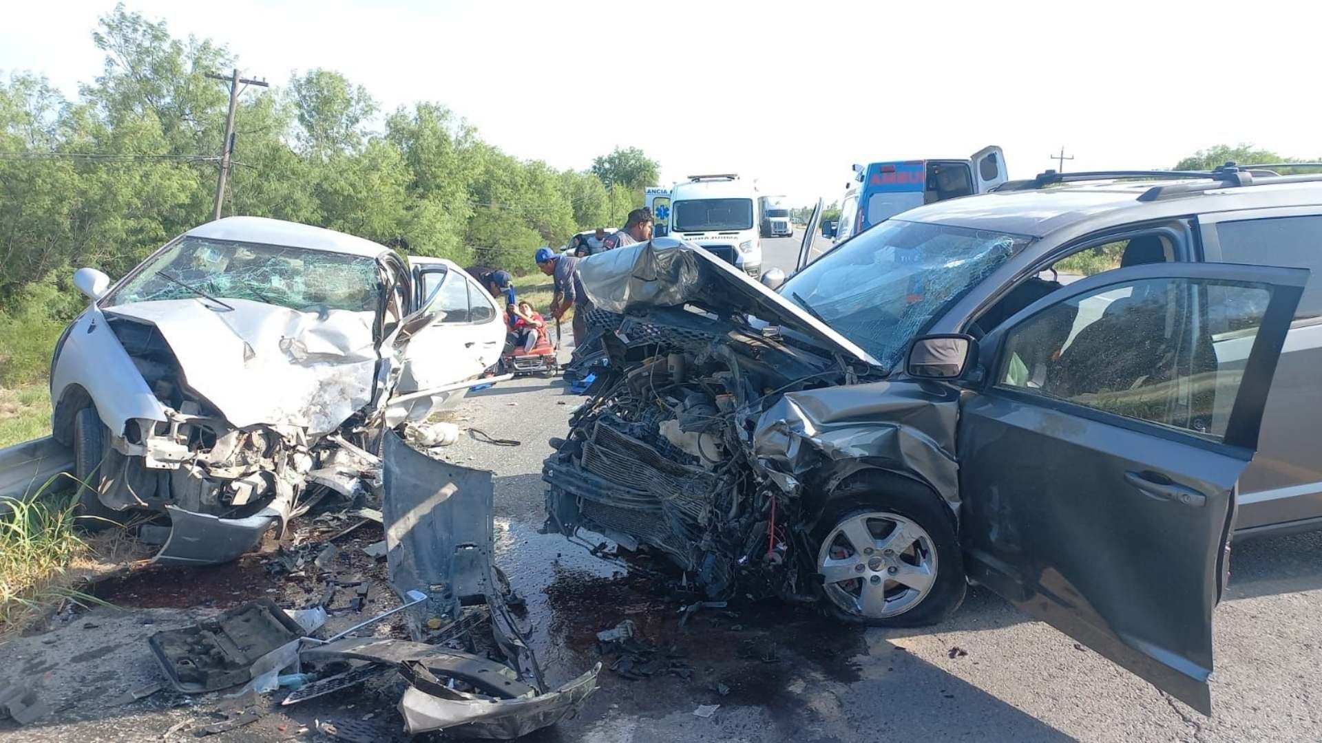 Choque Frontal Deja Dos Muertos y Cuatro Heridos en General Bravo, Nuevo León