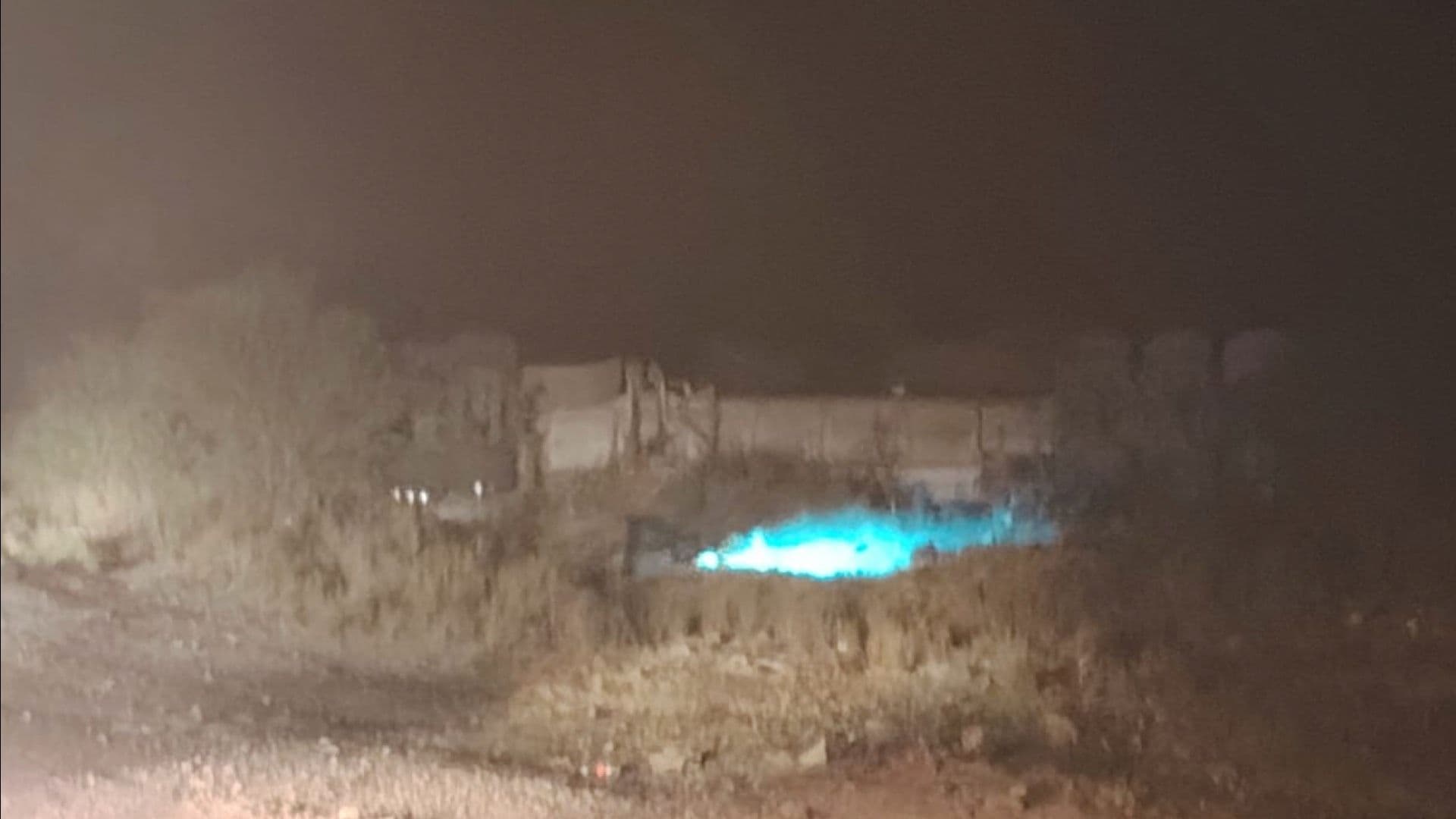 Pipa con Residuos Peligrosos Vuelca en Carretera Victoria–Jaumave