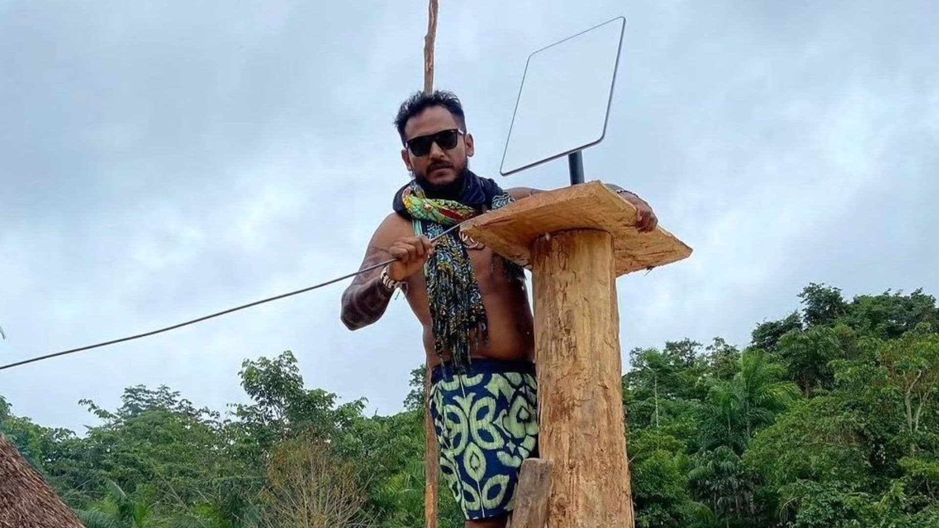Tribu Remota del Amazonas se Conecta a Internet y se Vuelva Adicta a las Redes