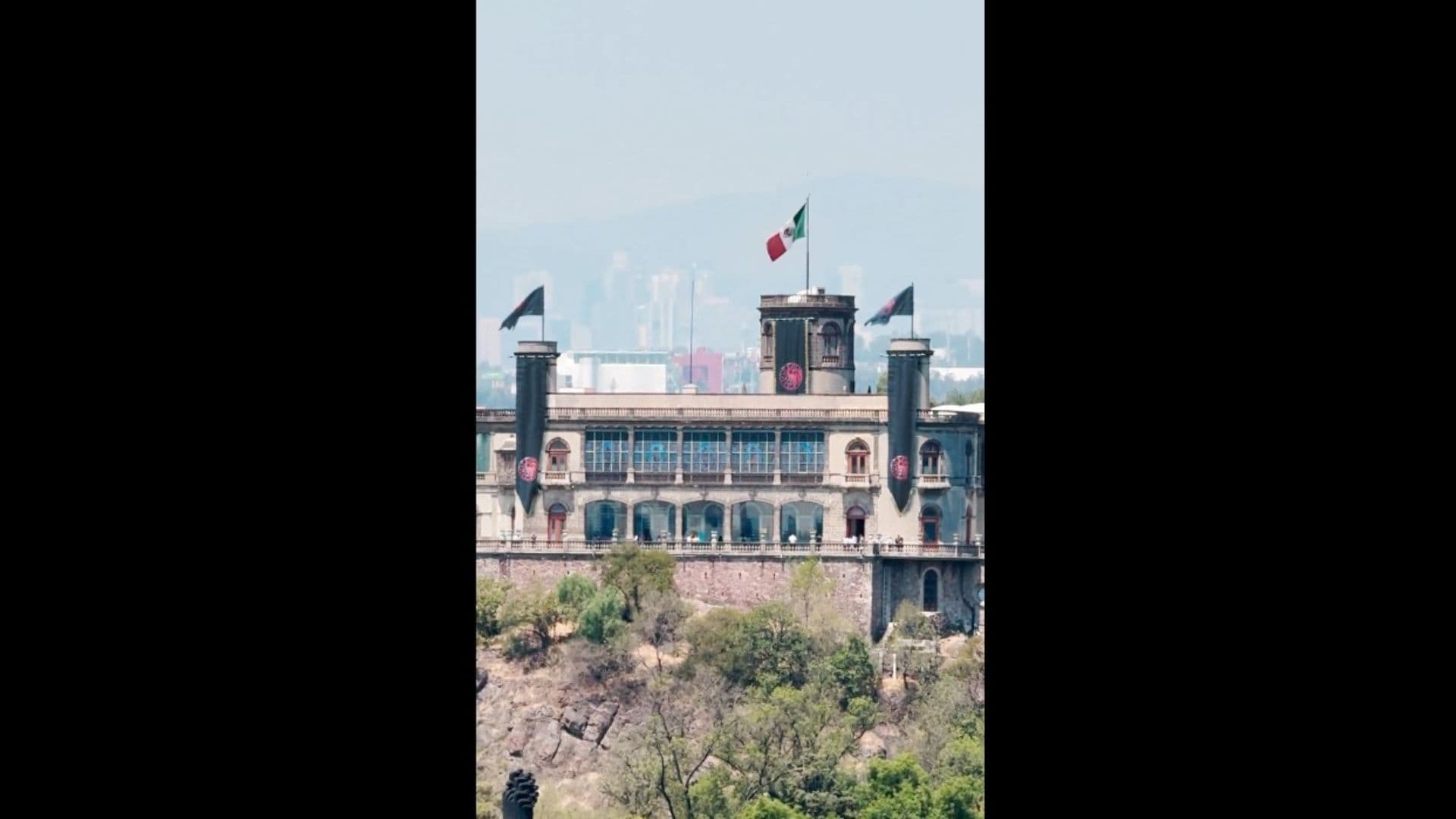 INAH Demandará por Poner Banderas de ‘House of the Dragon’ en el Castillo de Chapultepec