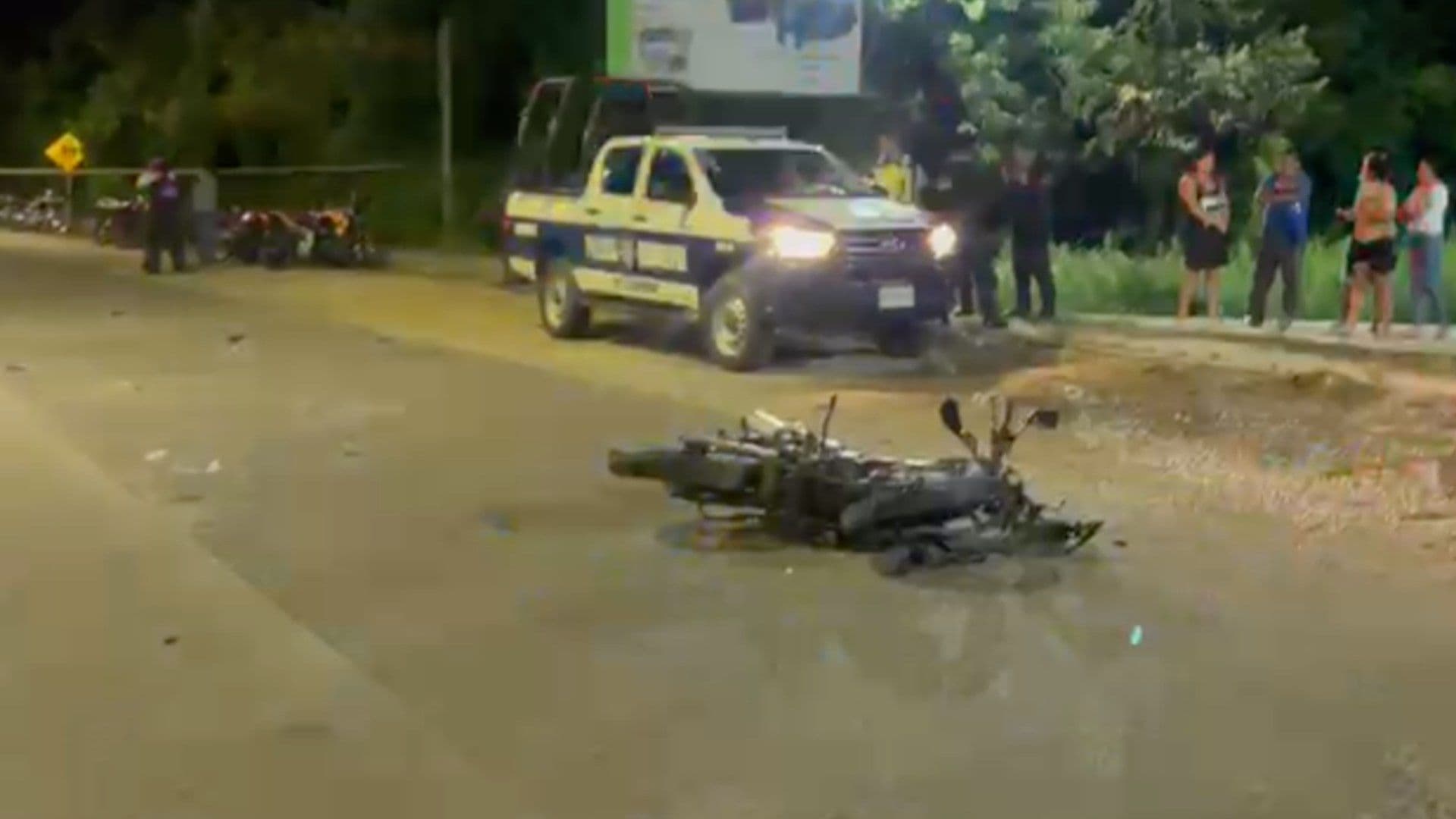 Padre e Hijo Mueren tras Impactarse en su Motocicleta Contra un Taxi en Oteapan, Veracruz