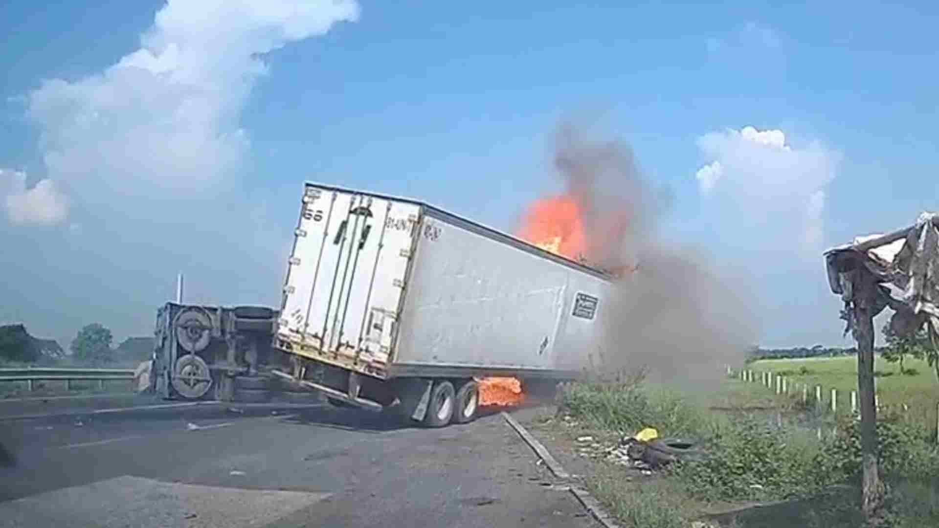 Así Fue el Choque de Varios Tráileres en Autopista La Tinaja-Isla, Veracruz; Hay Rutas Alternas