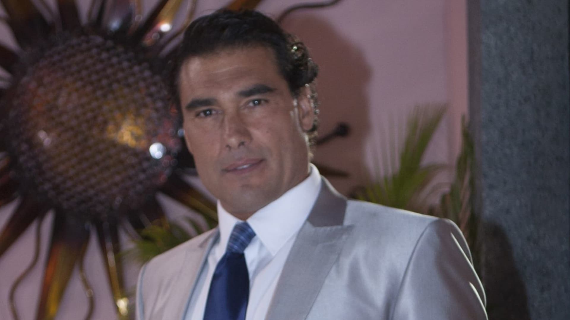 ¡Otra Vez! Acusan a Eduardo Yáñez de Agredir a Reportera en Alfombra Roja