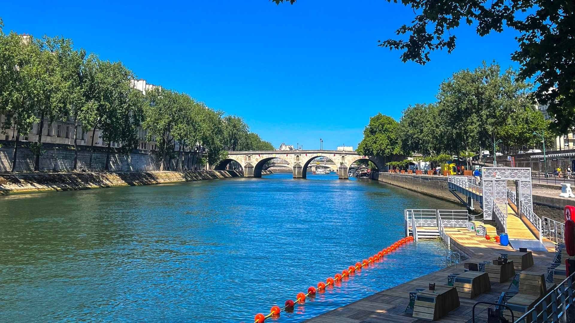 ¿Vacaciones en París? Turistas ya Pueden Nadar Gratis en Río Sena y Disfrutar de la Torre Eiffel