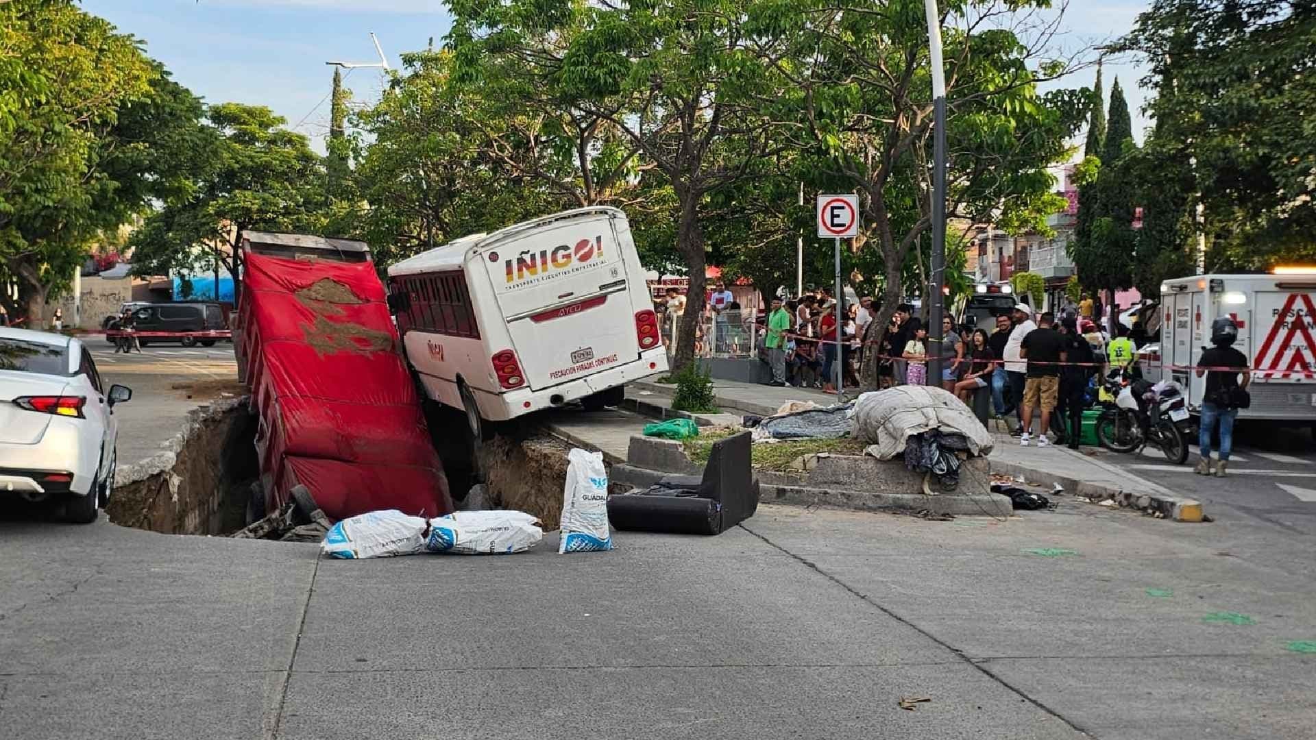¿Hay Fecha para Reabrir la Avenida Malecón por Enorme Socavón en Guadalajara? Esto sabemos