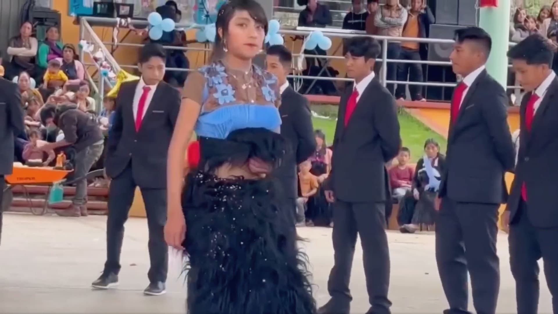 Solo una Niña se Graduó de esta Secundaria en San Juan Chamula, Chiapas