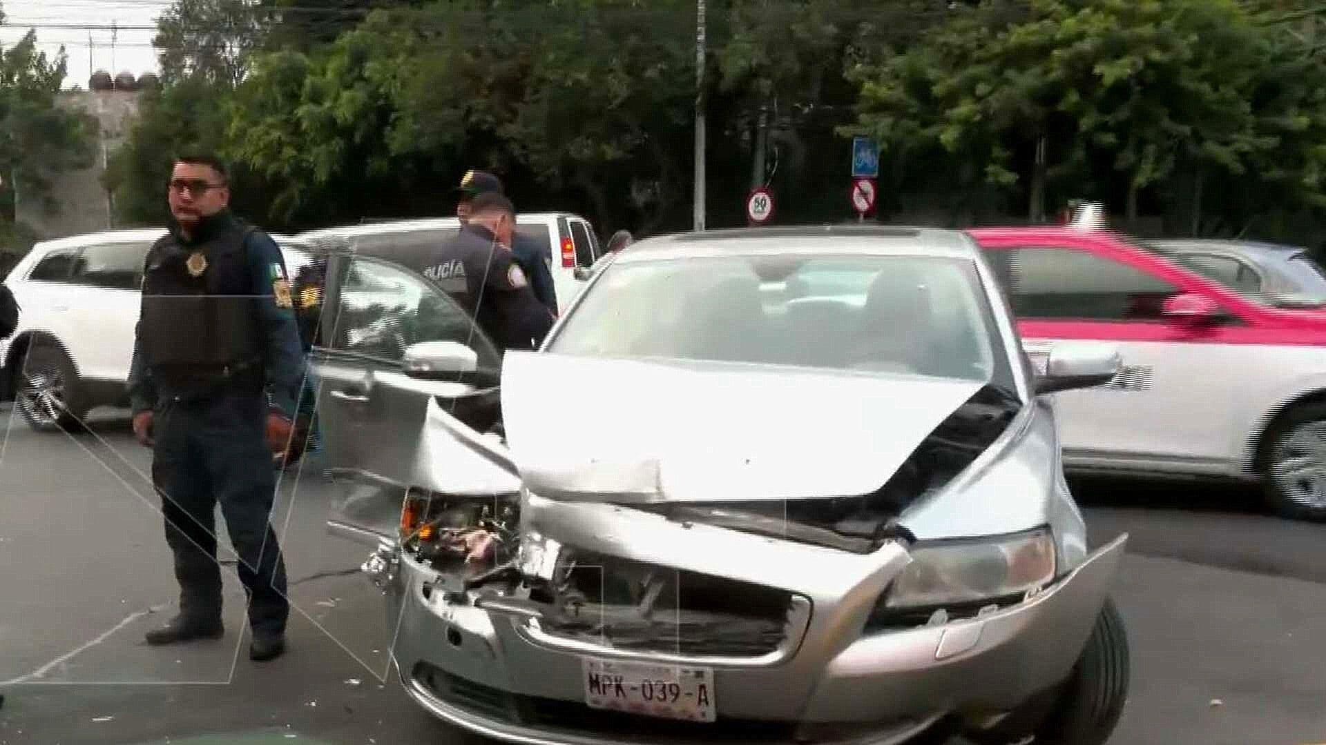 Conductor Intenta Fugarse Luego de Chocar Dos Vehículos y Choca con Otros Dos en Portales, CDMX