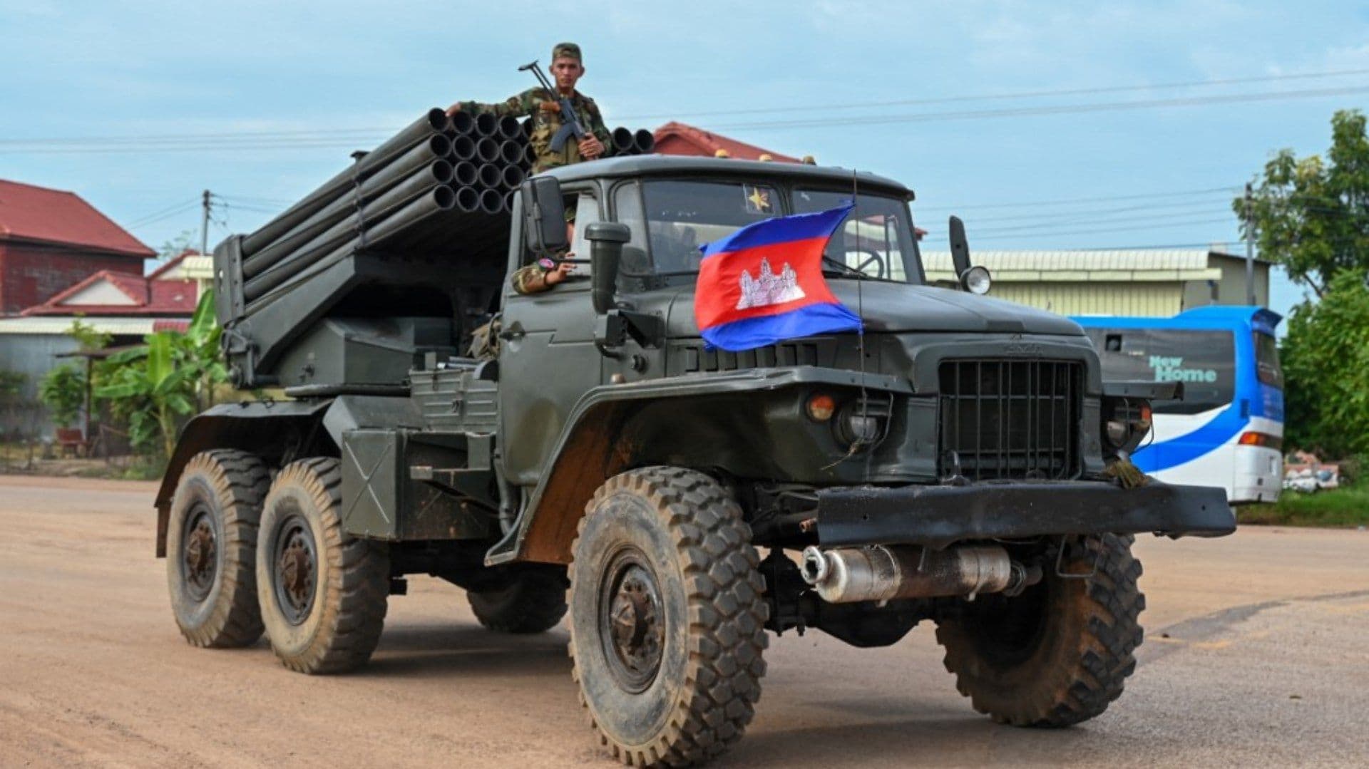 Tailandia vs Camboya: El Conflicto que Tiene a Asia bajo las Bombas y Miles de Desplazados