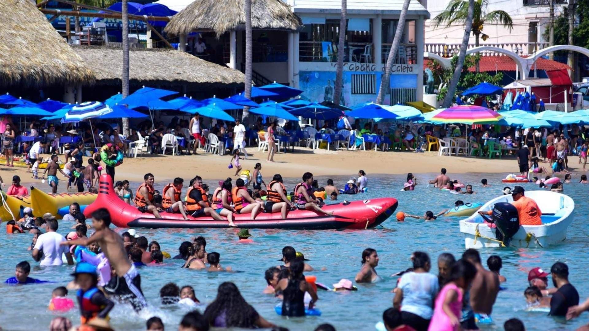 Tras Otis, Regresa Turismo a Caleta y Caletilla en Acapulco