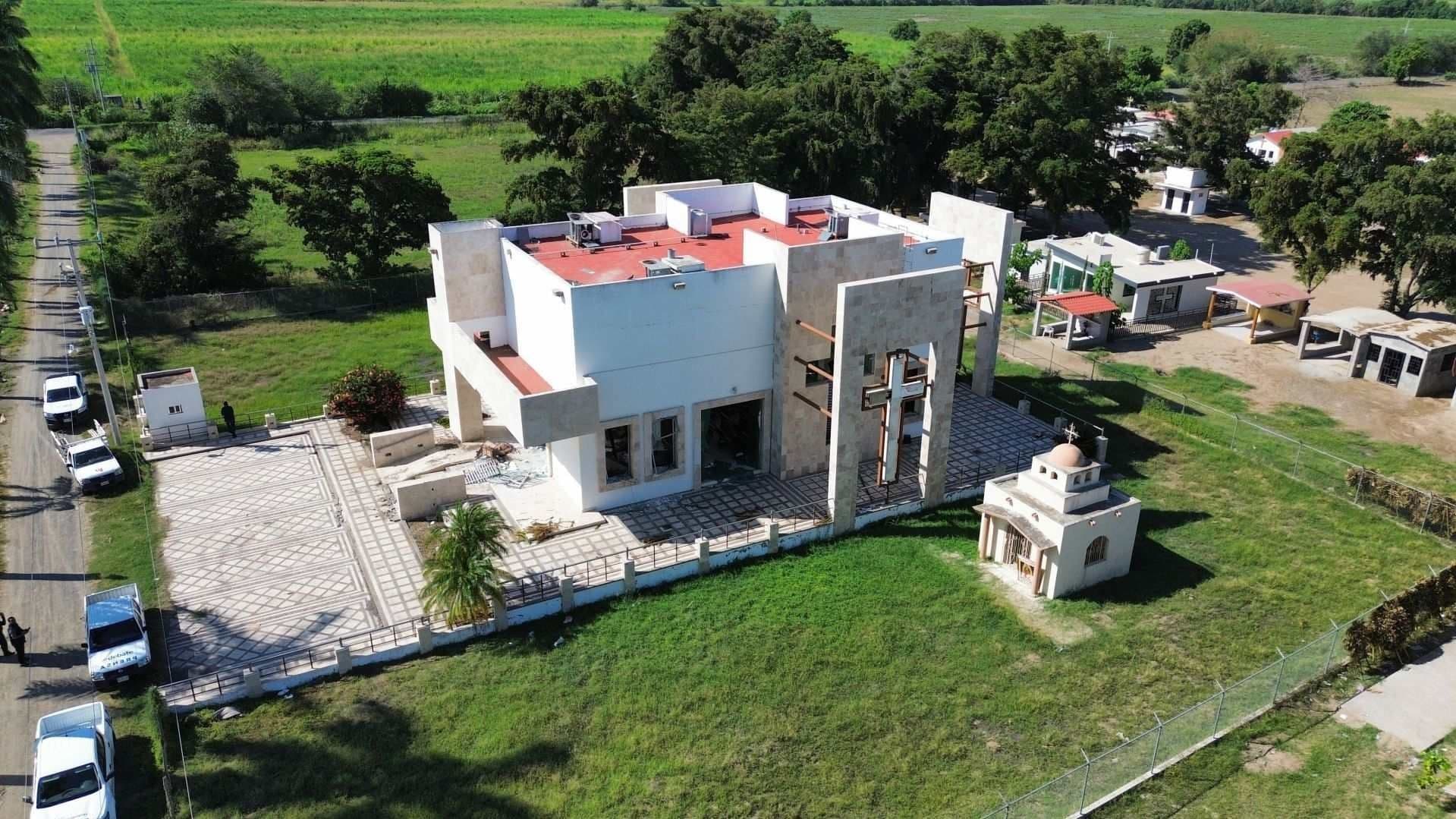 FOTOS: Destruyen Tumba y Roban Cuerpos del Papá y Hermano de Dámaso López, 'El Licenciado'