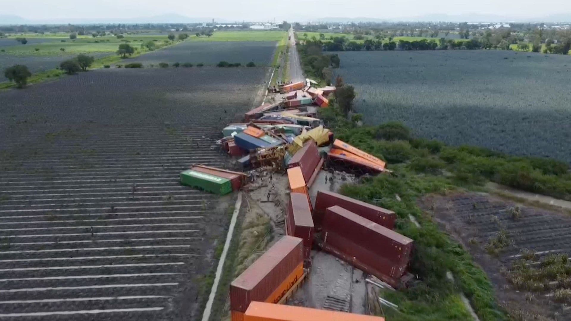 Descarrila Tren con Más de 50 Contenedores en La Barca; Hay 1 Lesionado