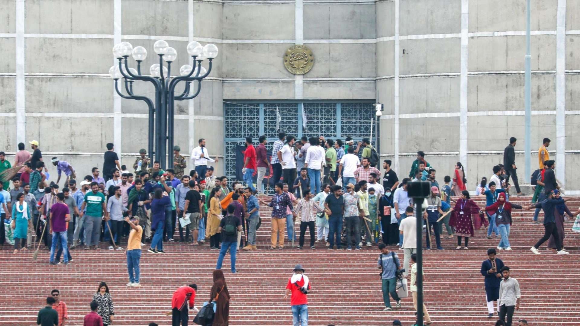 Nombran al Premio Nobel de la Paz Muhammad Yunus como Líder del Gobierno Interino en Bangladesh