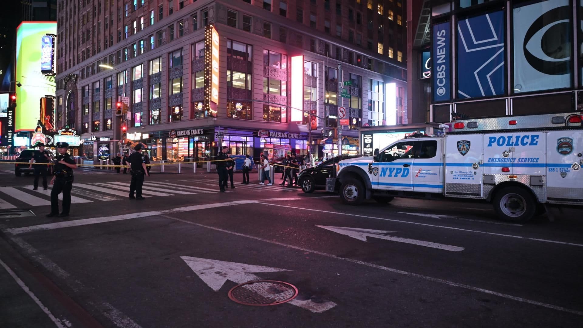 Balacera en Times Square, Nueva York, Deja Tres Heridos y Un Joven de 17 Años Detenido