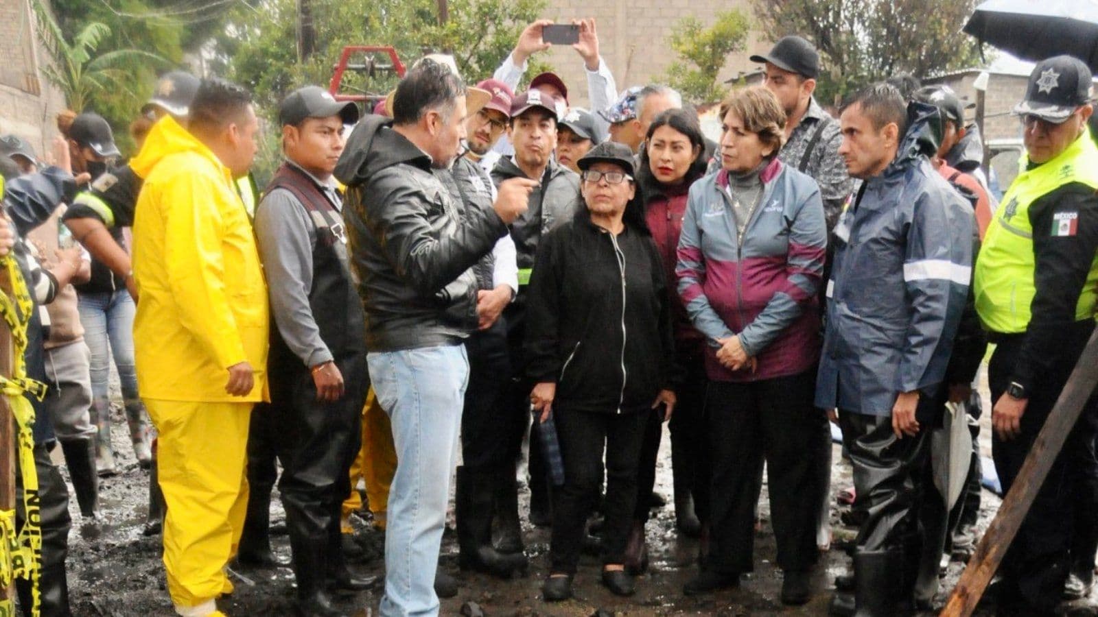 Delfina Gómez se Reúne con Habitantes de Chalco Desesperados por las Inundaciones