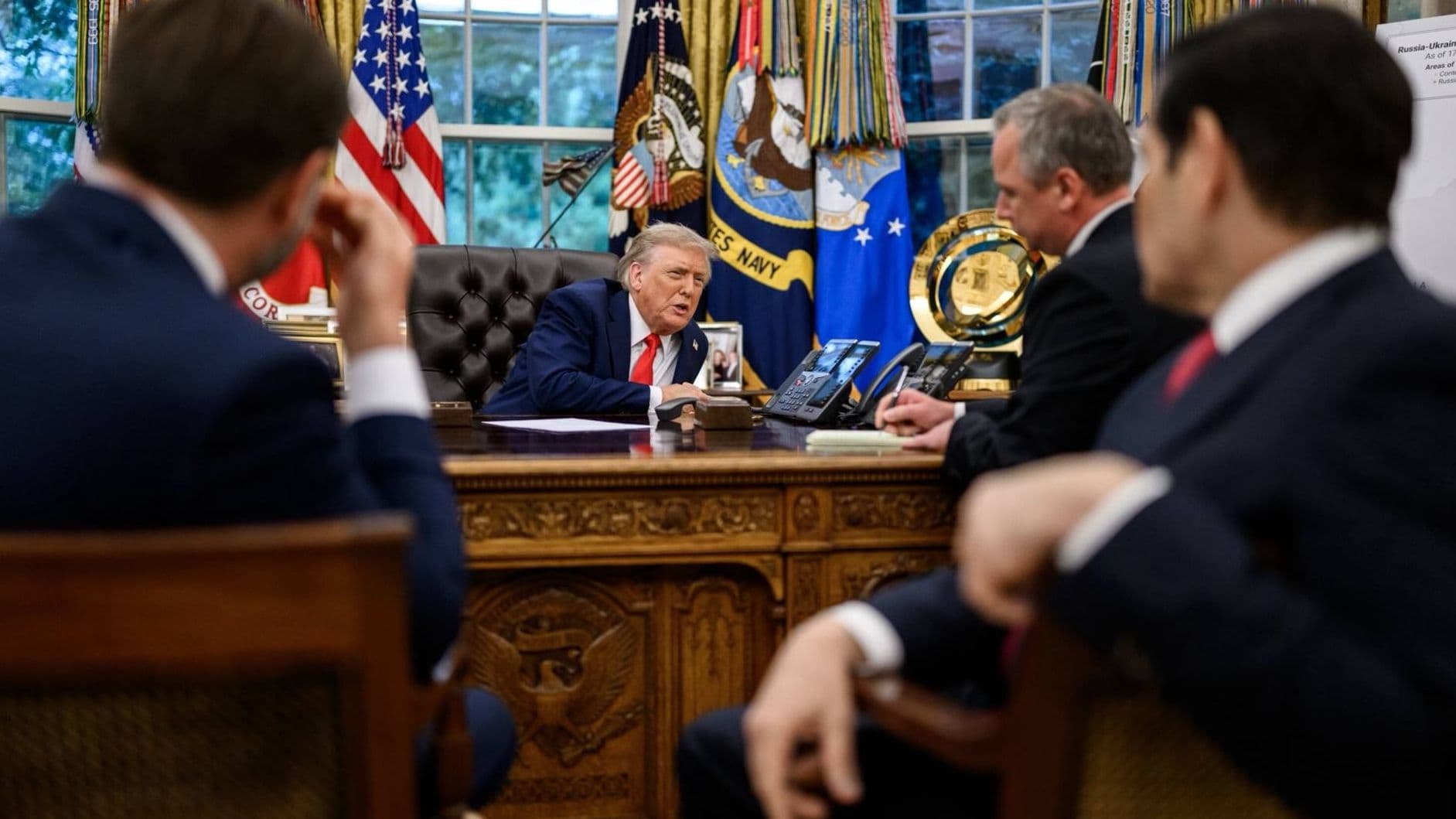 ¿Cómo Fue la Llamada entre Donald Trump y Vladimir Putin? Casa Blanca Publica Foto del Momento