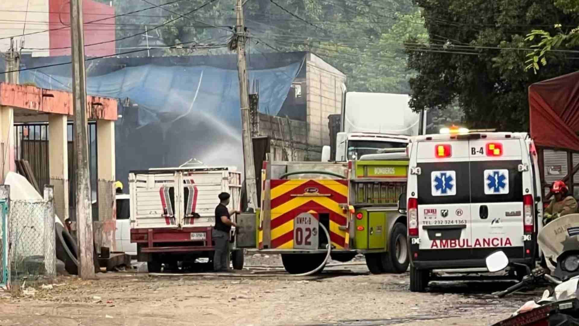 Padre e Hijo Terminan con Quemaduras Tras Explosión en Taller Mecánico en Martínez de la Torre