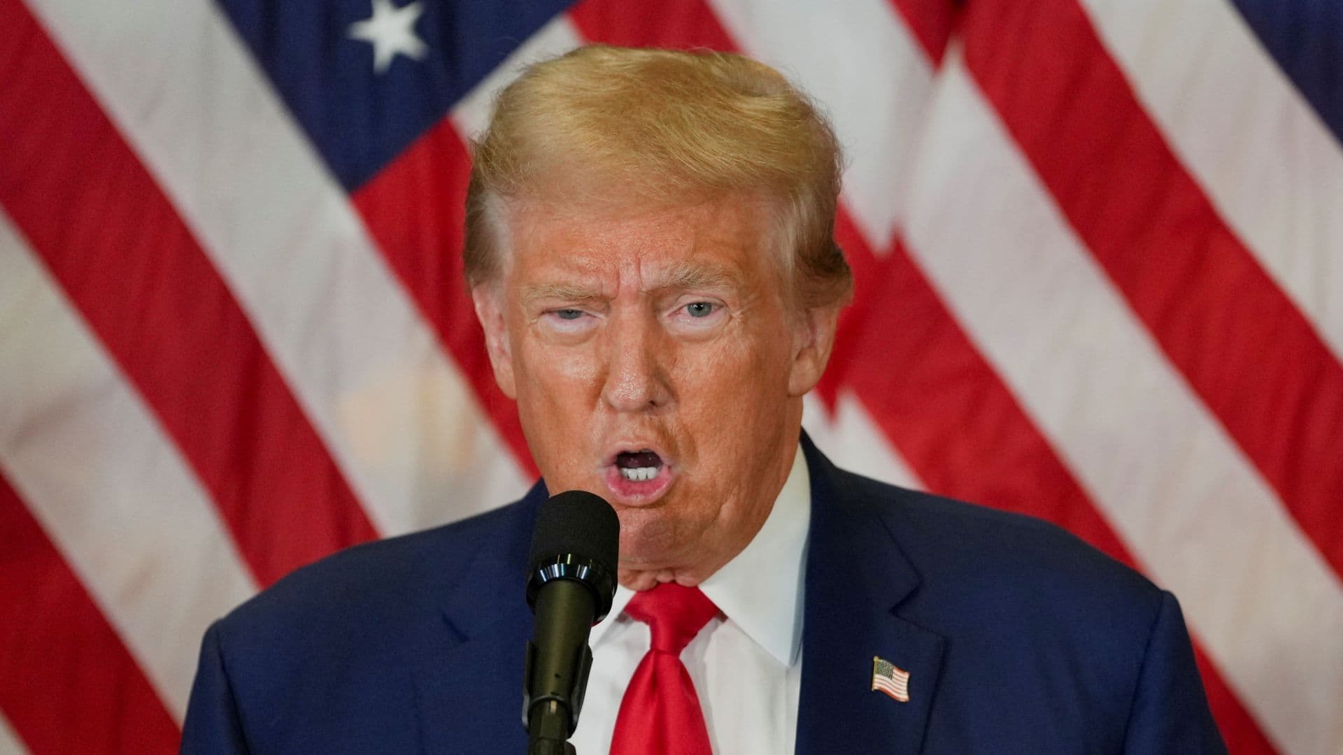 Juez Pospone Sentencia de Trump por Caso Stormy Daniels para Después de las Elecciones en EUA