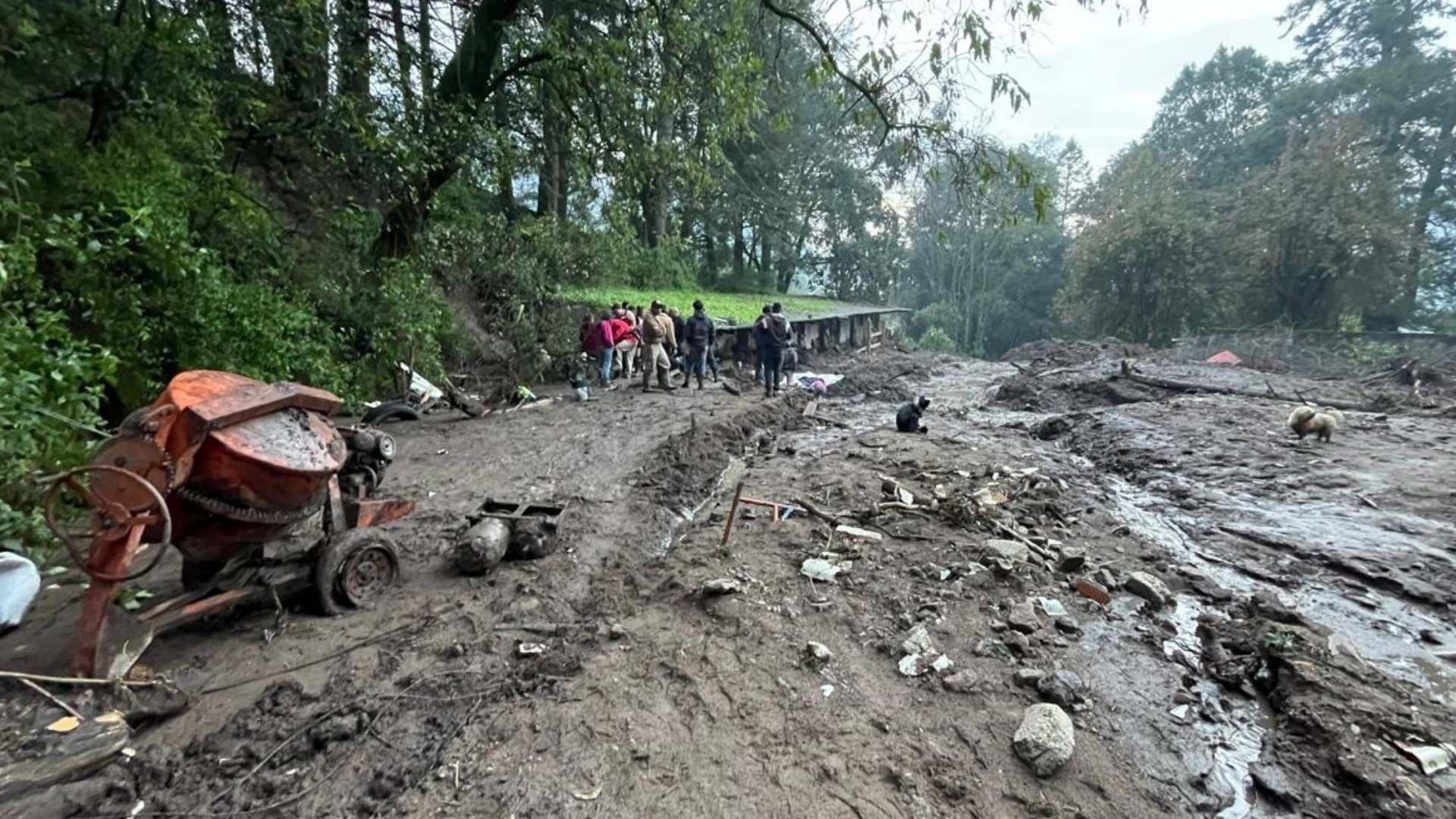 Derrumbe en Jilotzingo: Rescatan Cuerpo y Suman 10 Personas Muertas por Deslave