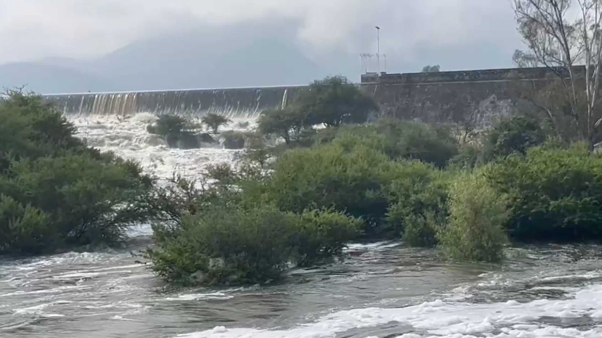 Desbordamiento de la Presa Centenario Generó la Evacuación del Centro de Tequisquiapan
