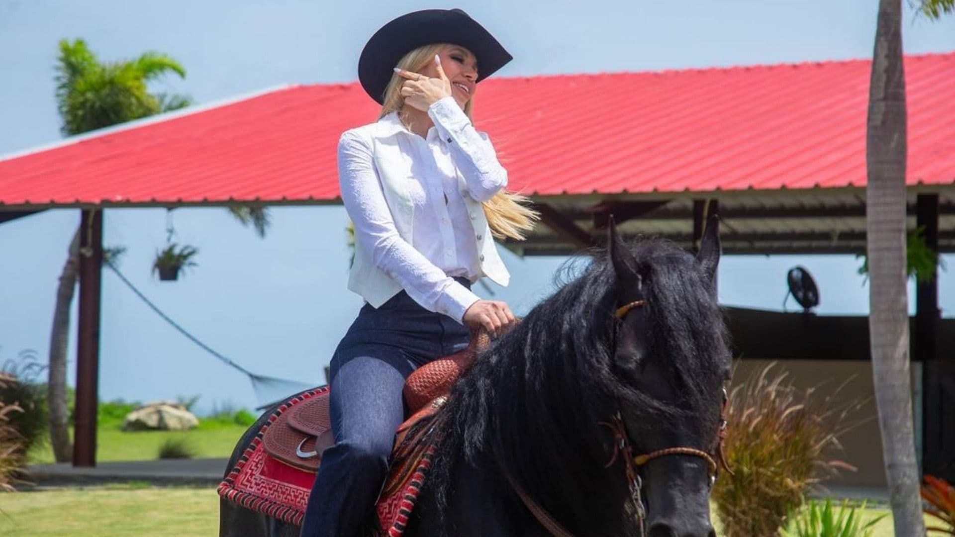 Emma Coronel Debuta como Modelo en Semana de la Moda de Milán