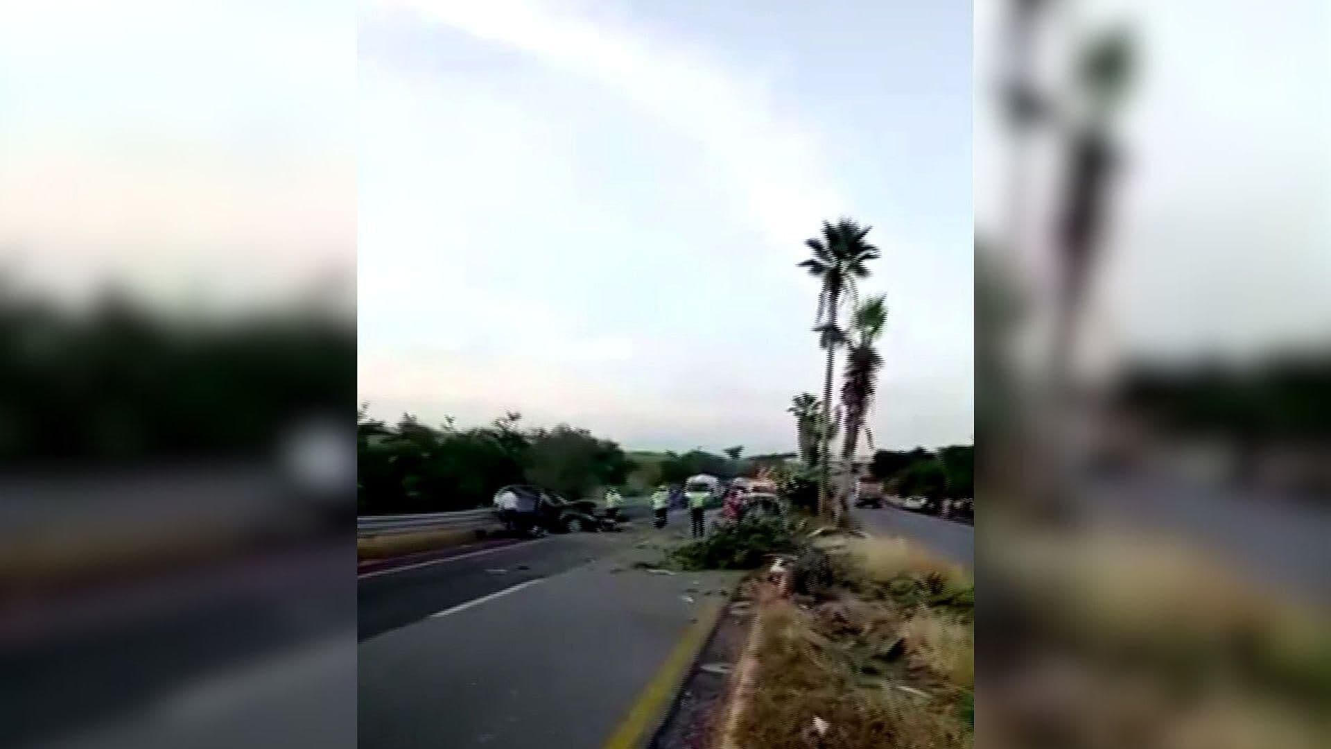 Autos Incendiados Deja Grave Accidente en Autopista del Sol, en Jojutla, Morelos