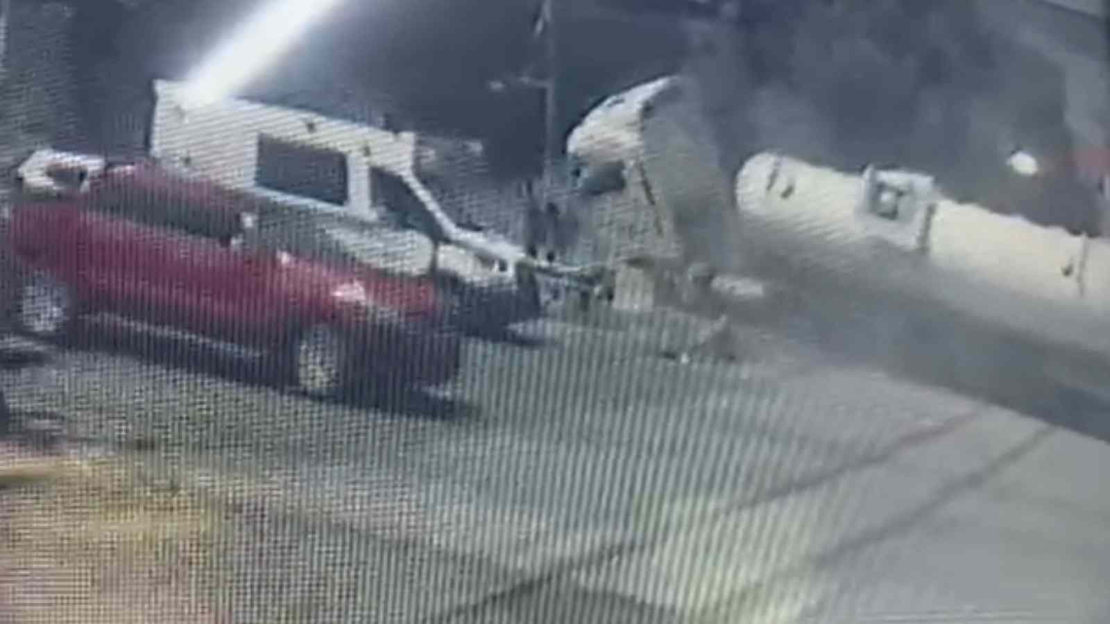 VIDEO: Momento Exacto en Que Tren Embiste a Pipa con Hipoclorito en Vía Morelos, Ecatepec