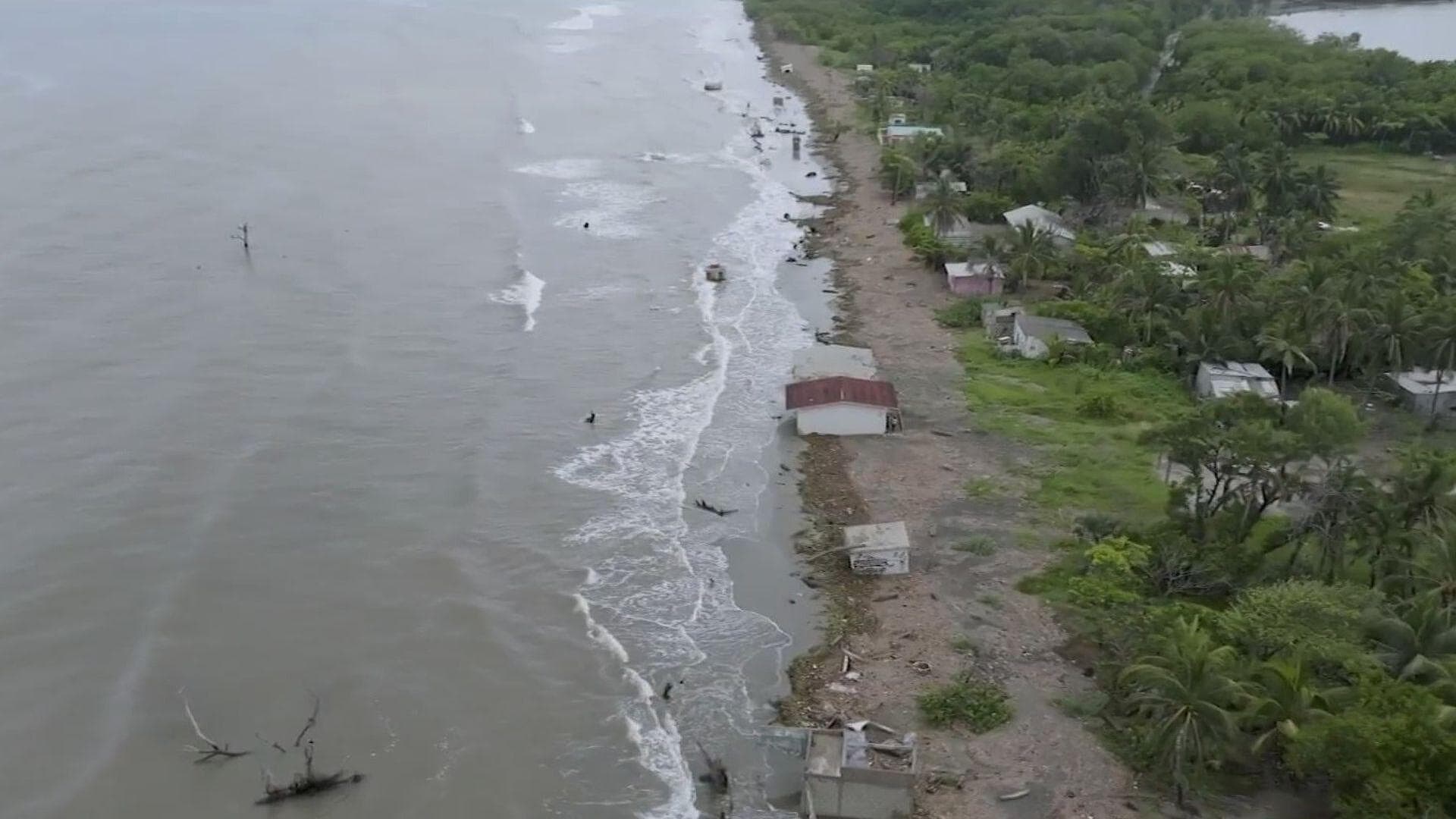 Pescadores de Centla Son Reubicados en Nuevas Viviendas