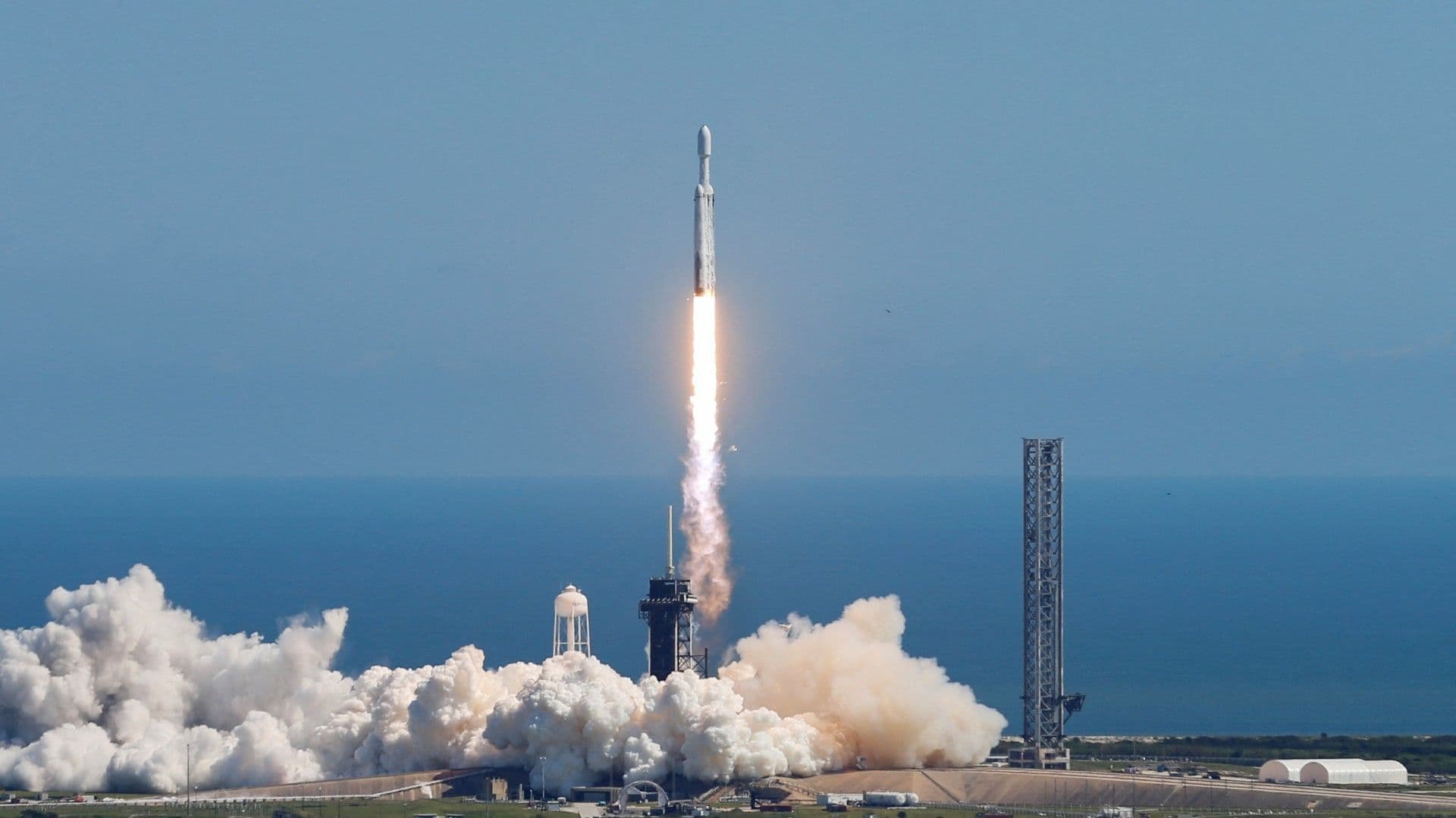 NASA Lanza la Enorme Nave Clipper a una Luna Helada de Júpiter, ¿Cuál es la Misión?
