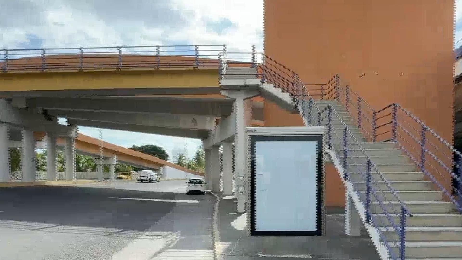 Abren Puente Peatonal en Carretera Antón Lizardo tras ser Cerrado por el Evento de Norte