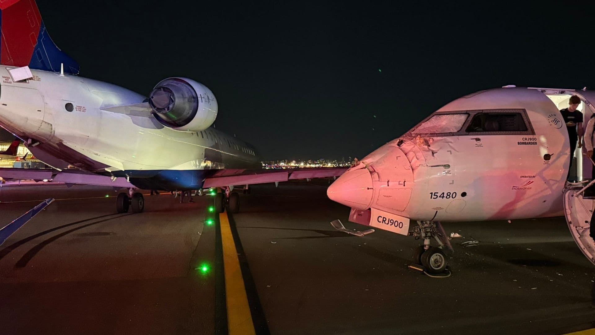 Choque en Aeropuerto LaGuardia: Aviones se Impactan a Baja Velocidad en Nueva York