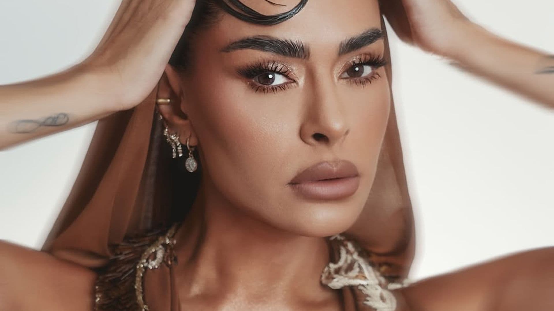 Galilea Montijo: Transparencias y Armaduras en sus Looks Más Icónicos de LCDLF 2025