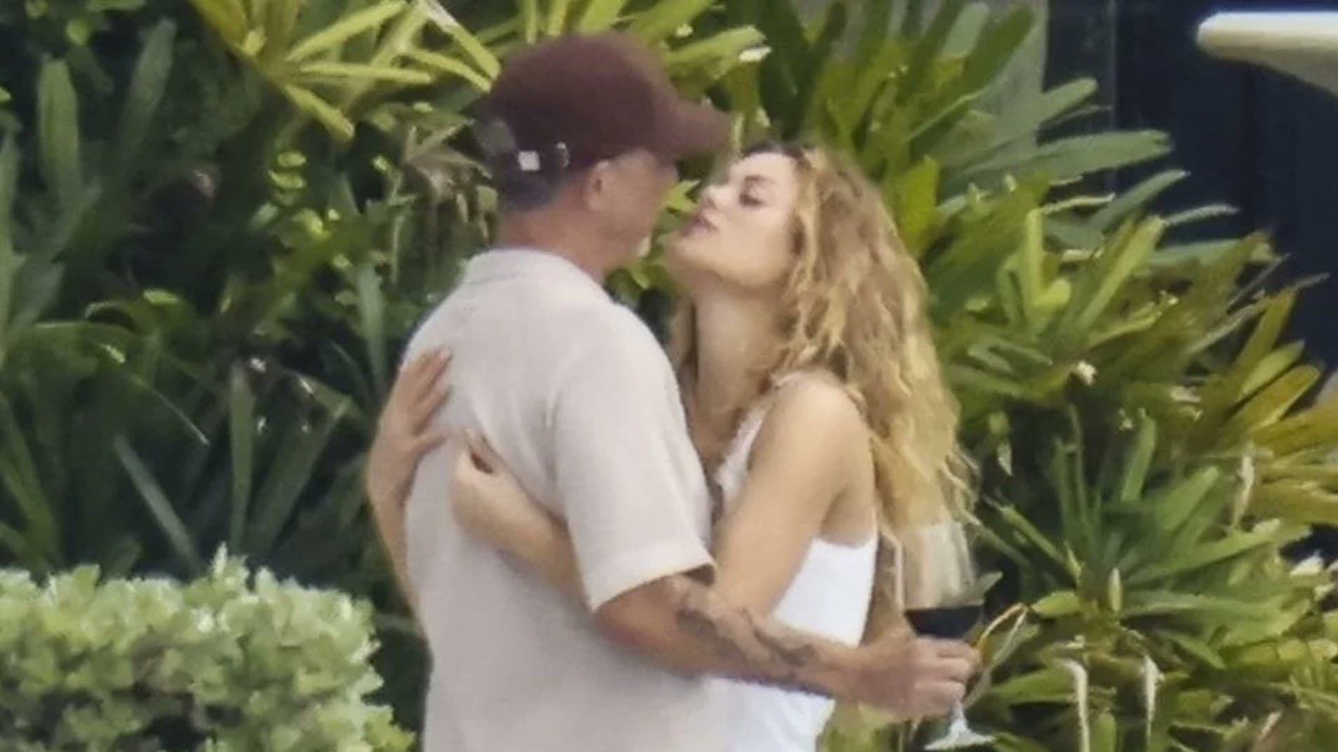 Alejandro Sanz Estrena Romance con la Ex de Adrián Uribe