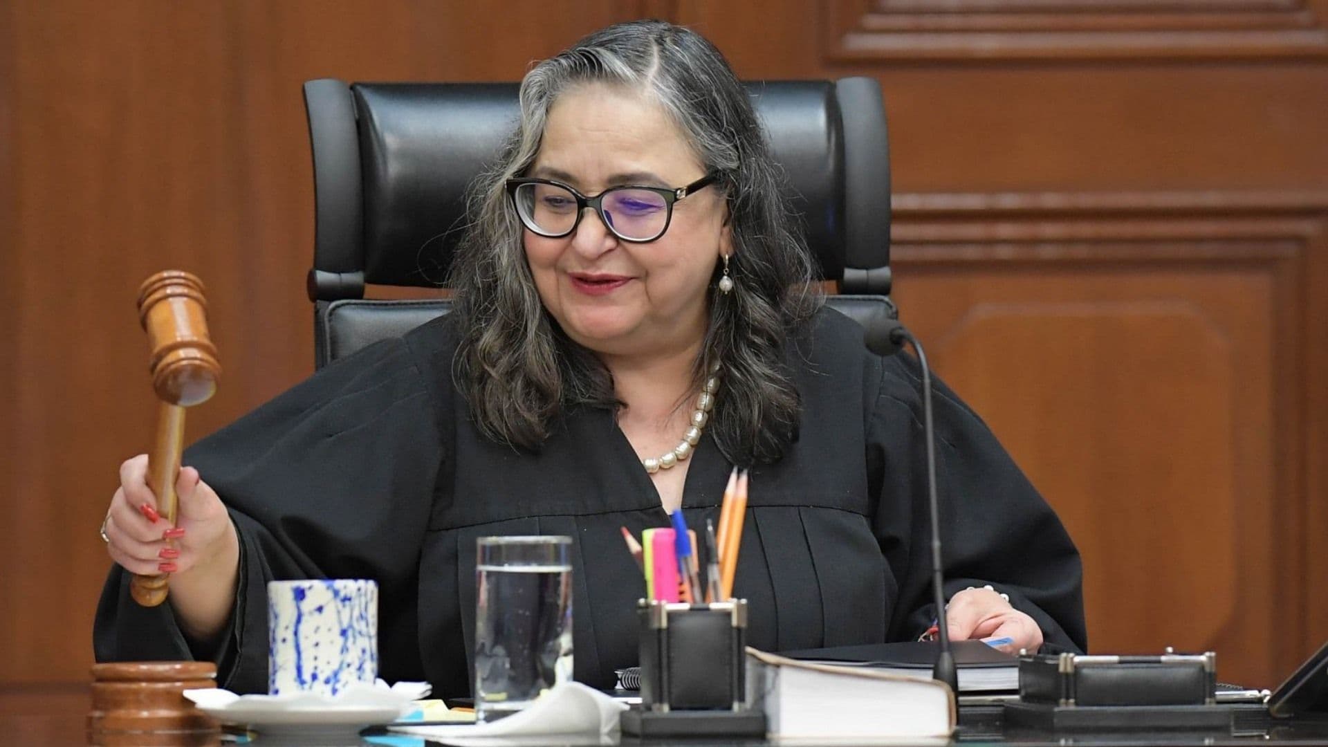 Reciben a Norma Piña con Pasillo de Aplausos en la Corte Luego de Anunciar su Renuncia