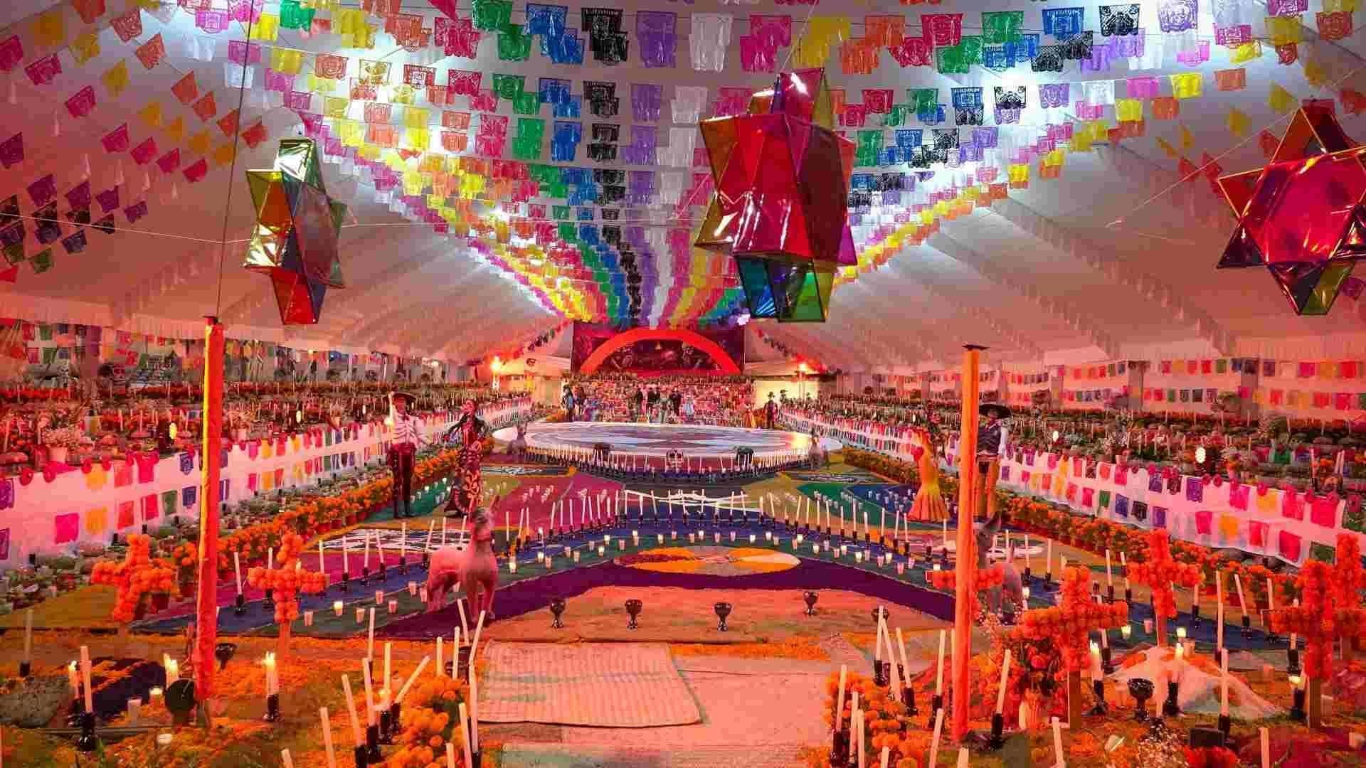 San Andrés Mixquic Monta la Ofrenda Más Grande de México por el Día de Muertos