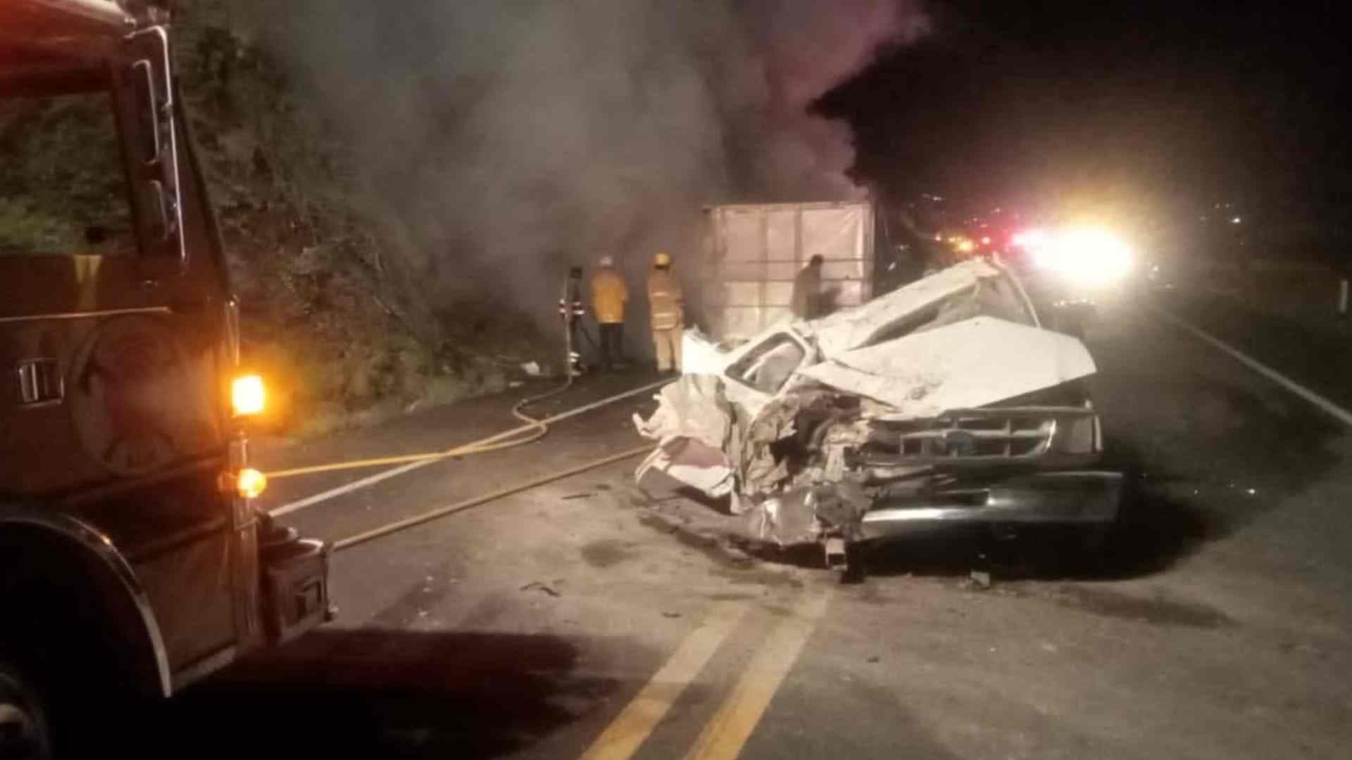 Fatal Accidente en la Carretera Rioverde–Rayón Deja Dos Personas Sin Vida; Esto Sabemos