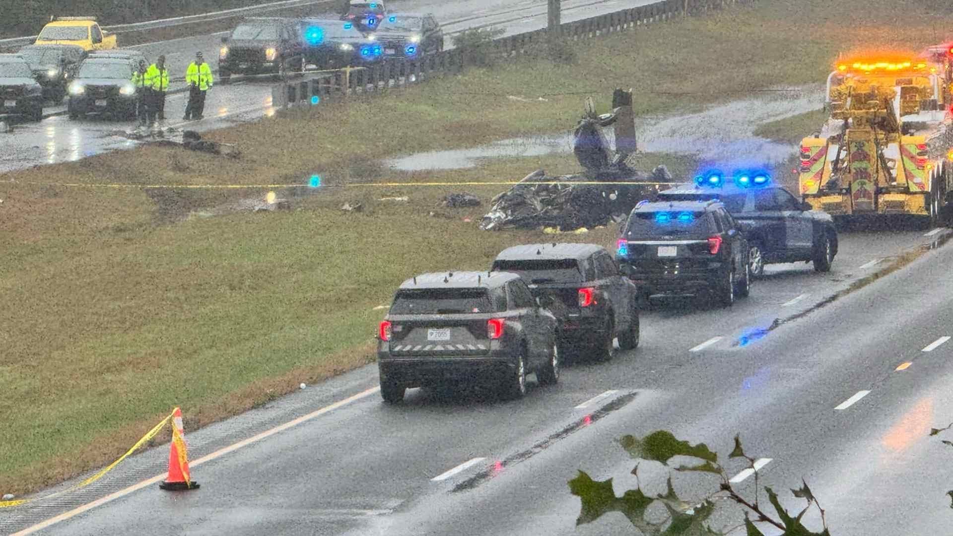Avioneta se Estrella en Carretera de Massachusetts Hoy