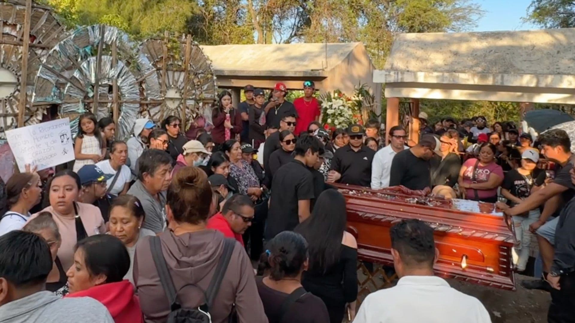 Exigiendo con Gritos de Justicia fue Sepultado “Don Nico” en Salvatierra, Guanajuato