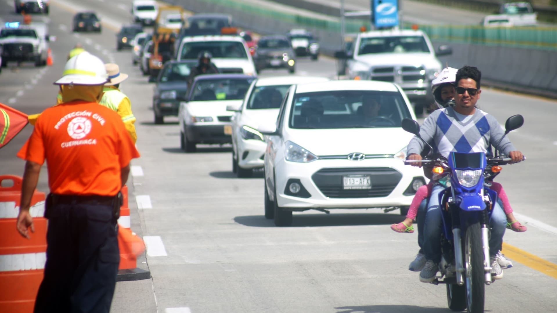 VIDEO | Motociclista Pierde Control y se Impacta Contra Muro en el Paso Express de Cuernavaca