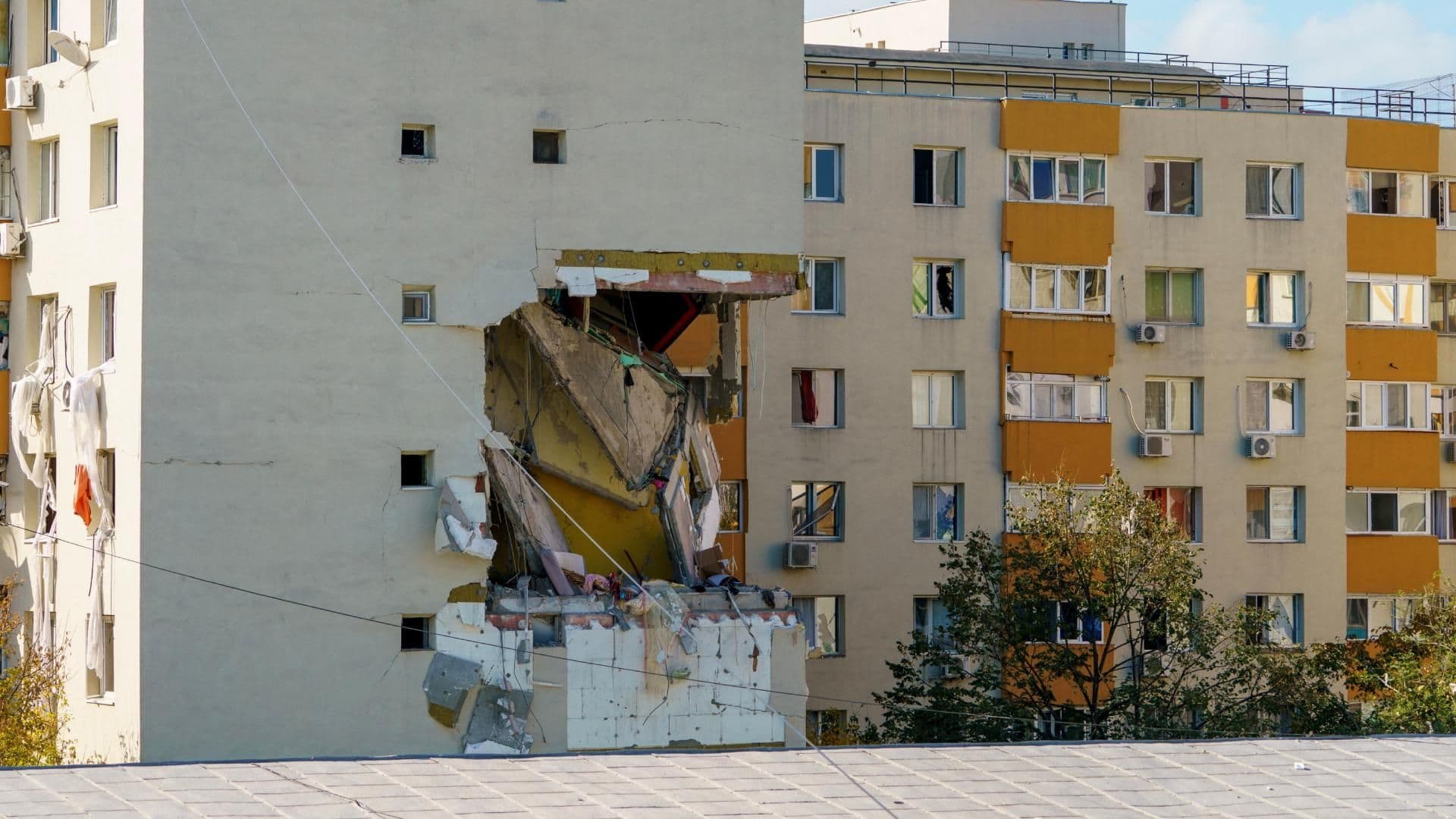 Video: Explosión de Gas en Edificio de Departamentos Deja Tres Muertos en Bucarest, Rumania