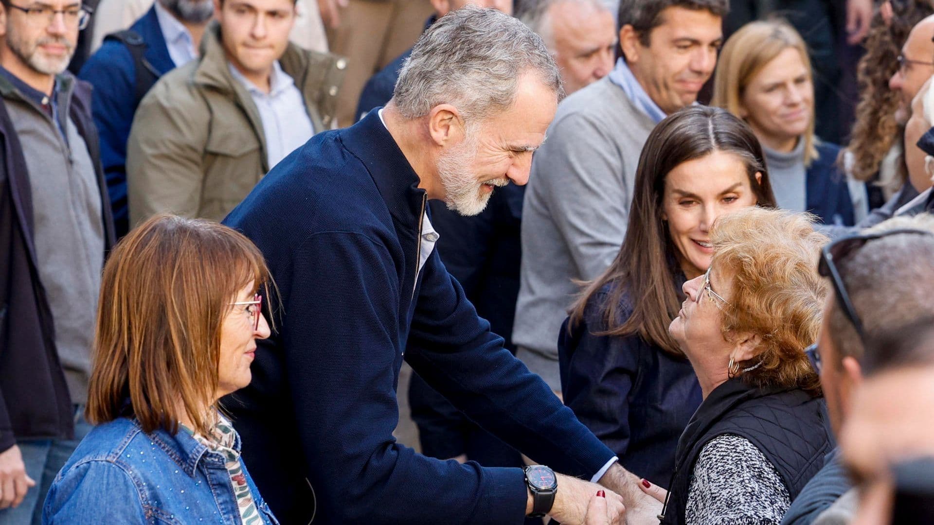 Reyes de España Vuelven a Zona Devastada en Valencia y Así los Recibieron