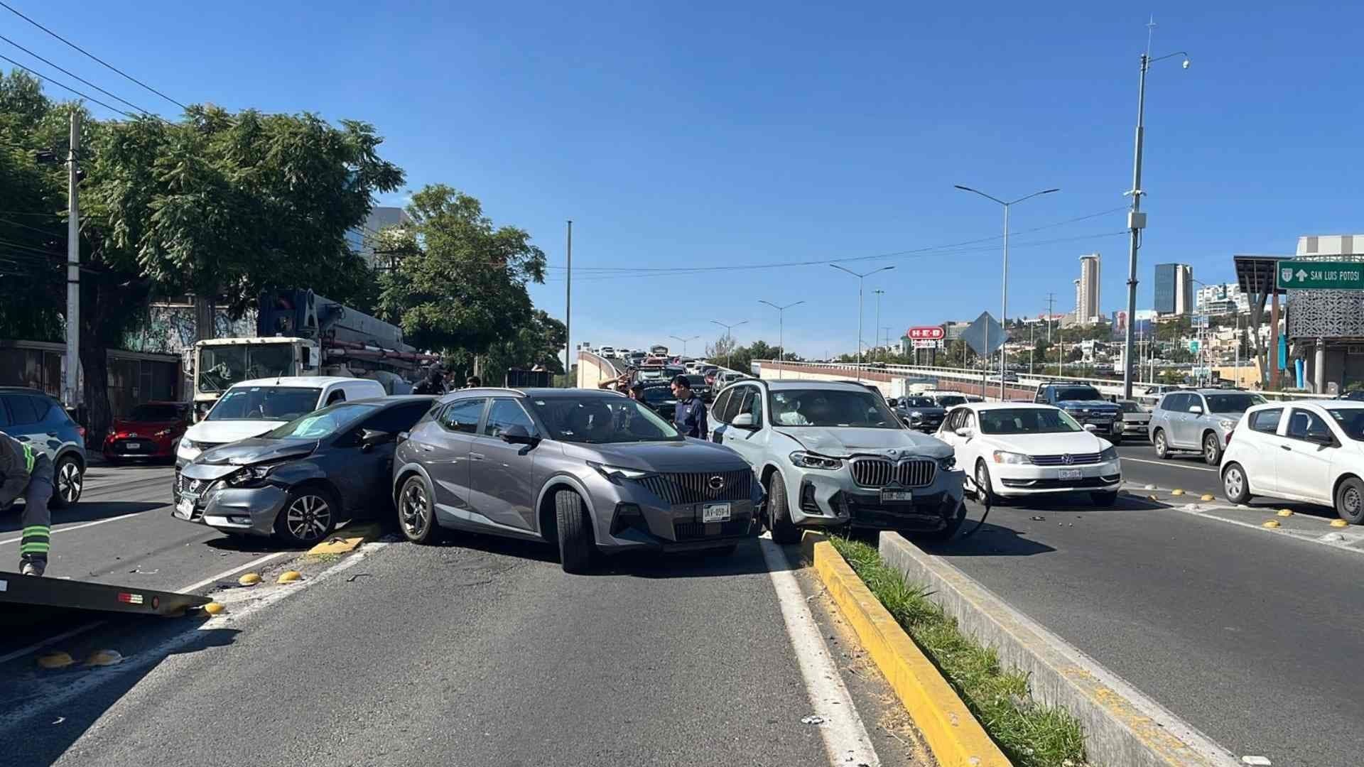 Aparatosa Carambola se Registra en Fray Junípero Serra y Bernardo Quintana de Querétaro