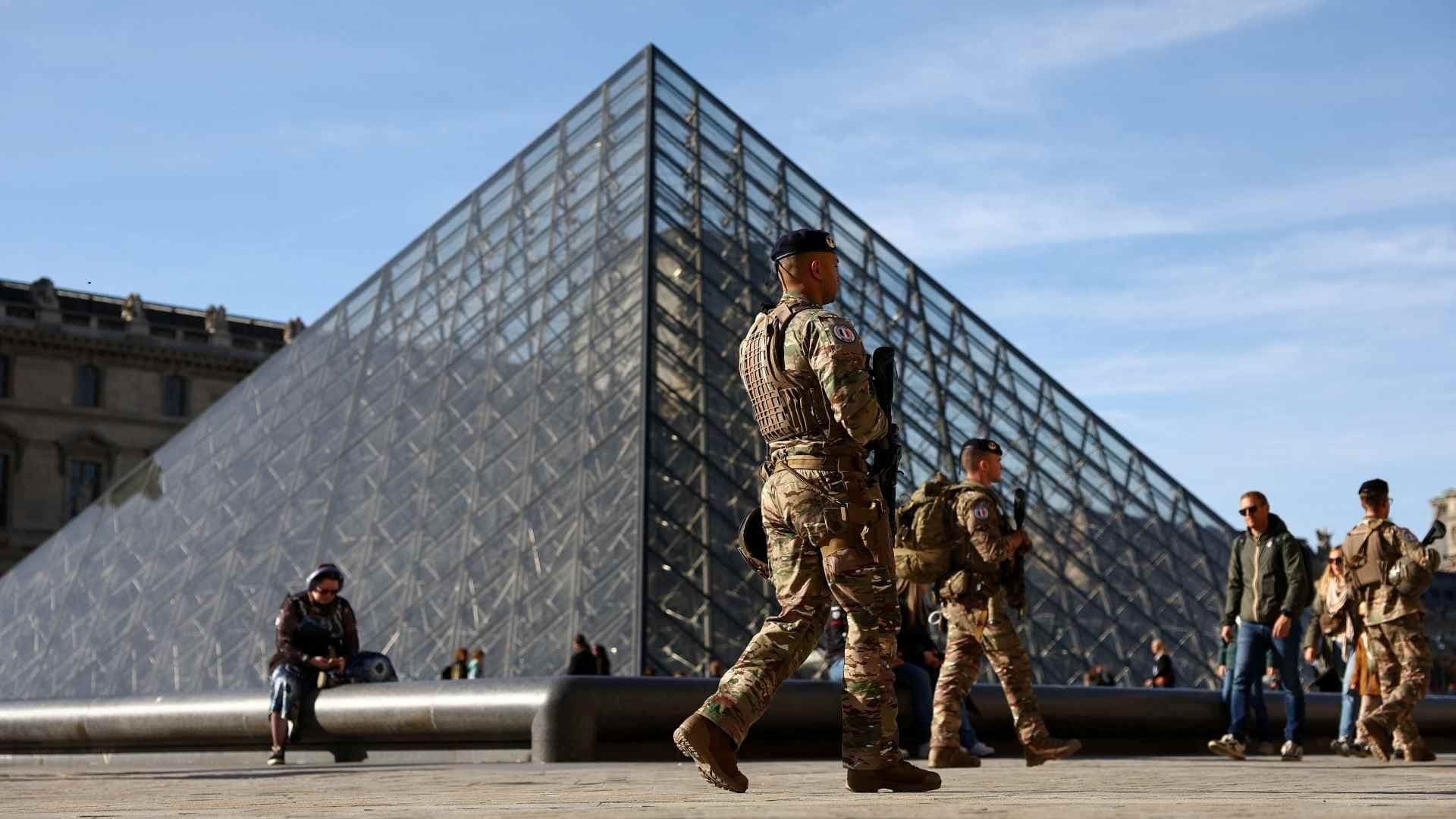 Podcast Política Déjà Vu | Atracos en Museos, del Robo en el Louvre al de Antropología en México