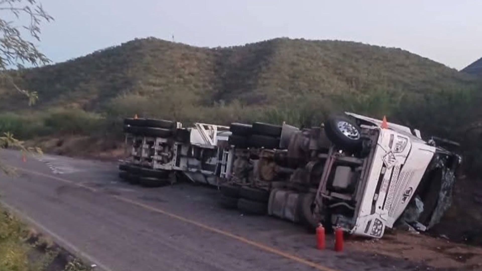 Volcamiento Deja a Tres Personas Lesionadas en Carretera Mazocahui - Moctezuma, en Sonora