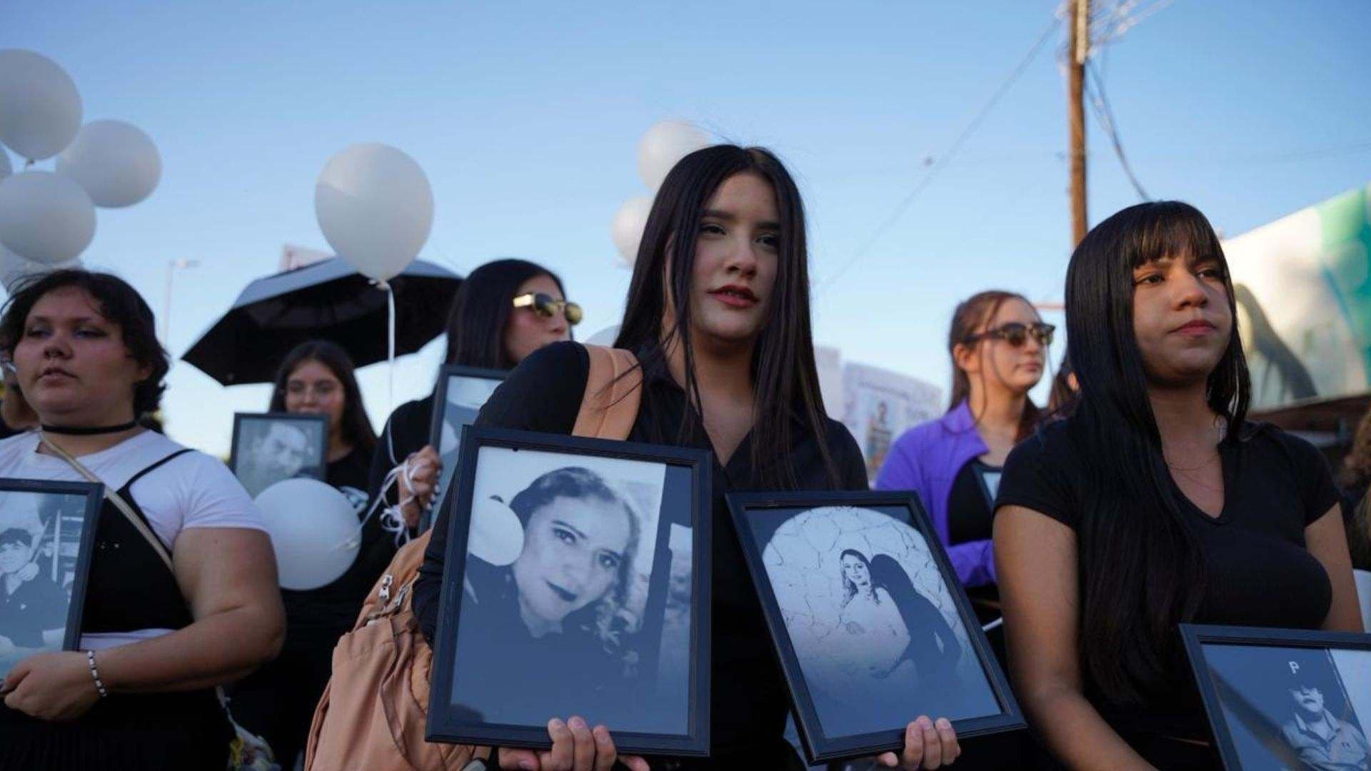 Estudiantes Realizan Marcha en Honor a Víctimas del Incendio en Waldo´s de Hermosillo, Sonora