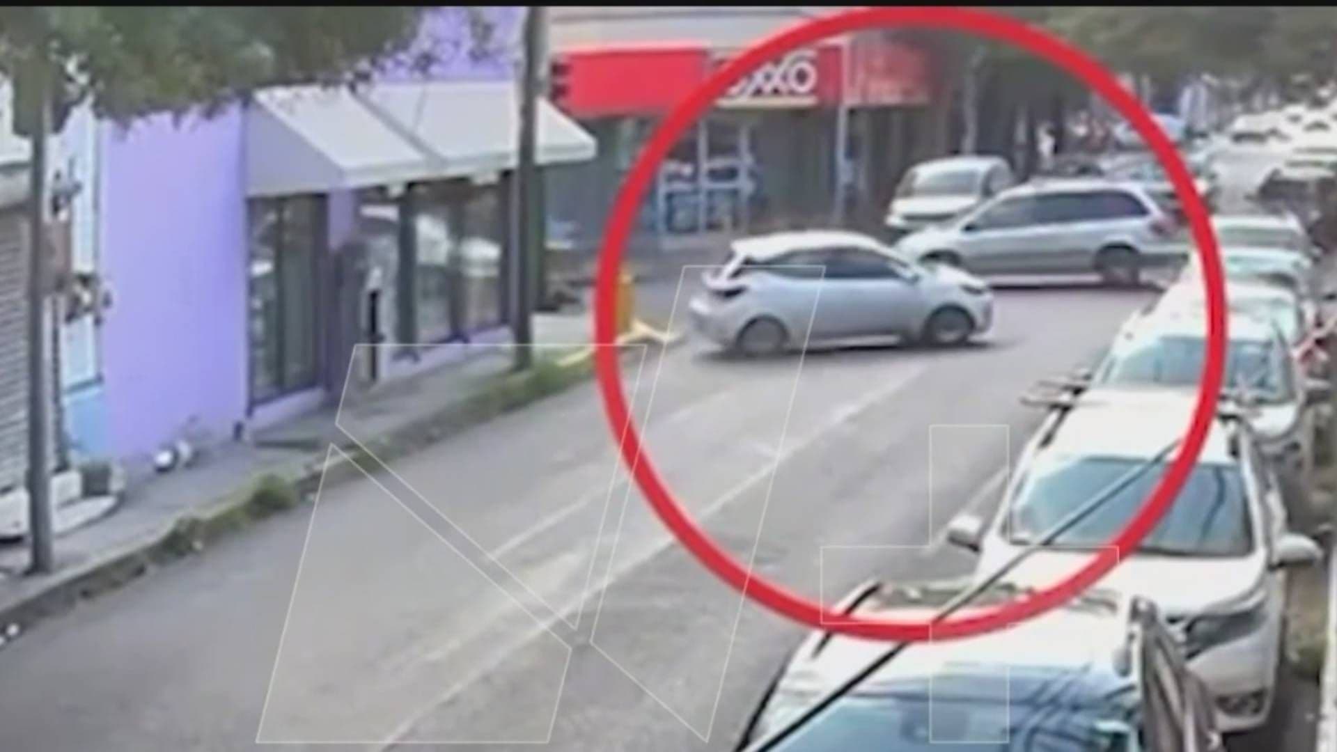 Registran al Menos Seis Choques en Cruce de Aramberri y Zaragoza en Centro de Monterrey