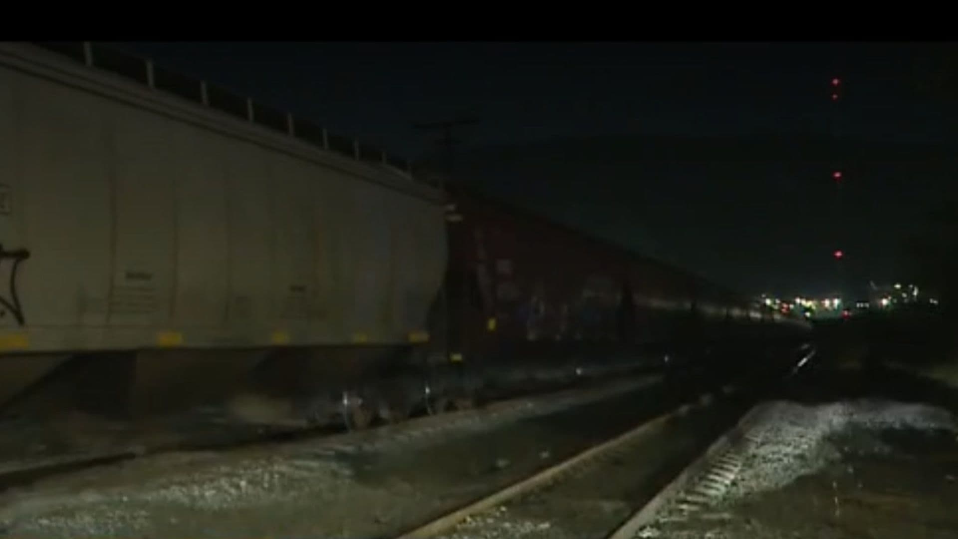 Localizan Cuerpo Envuelto en Plástico Bajo Vagón de Tren en San Nicolás de los Garza, NL