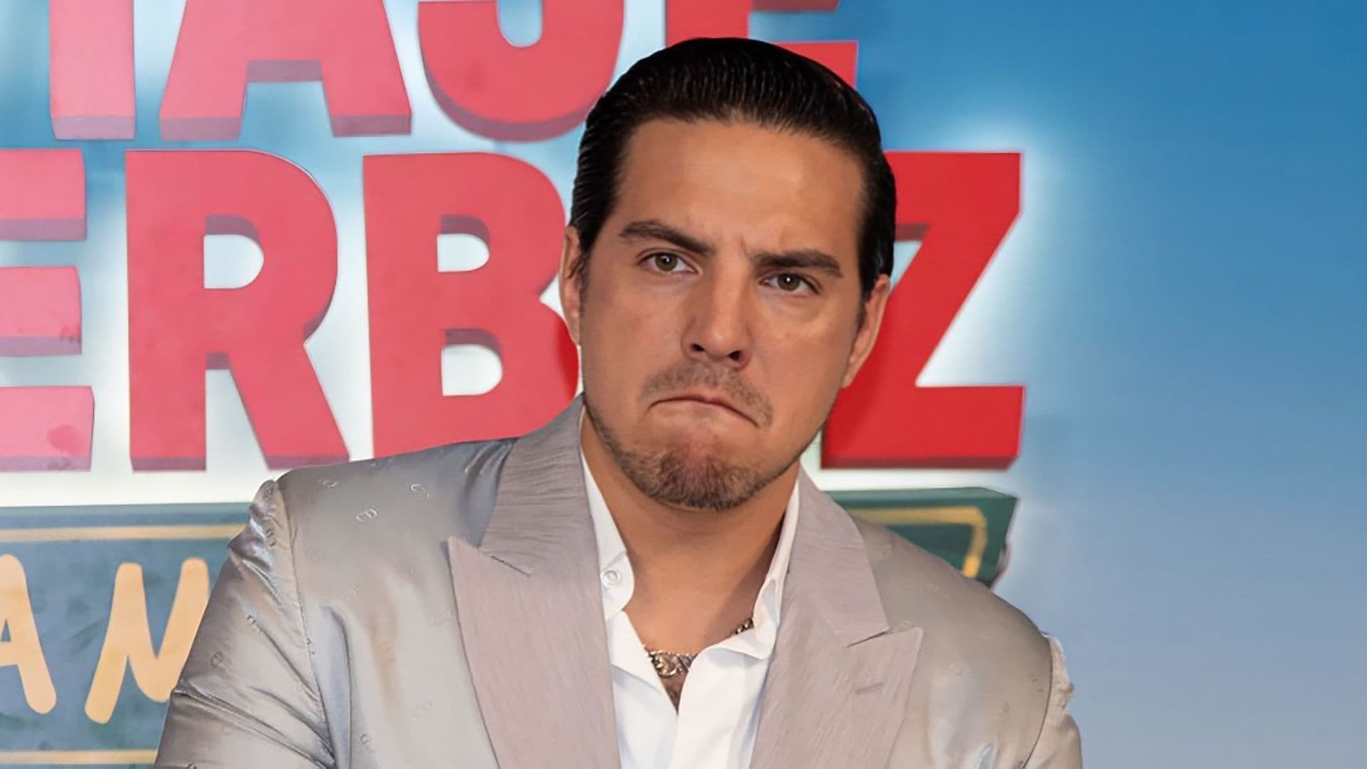 Vadhir Derbez Acompaña Condolencias a Aislinn Derbez Con Estallido Contra Usuarios de Redes