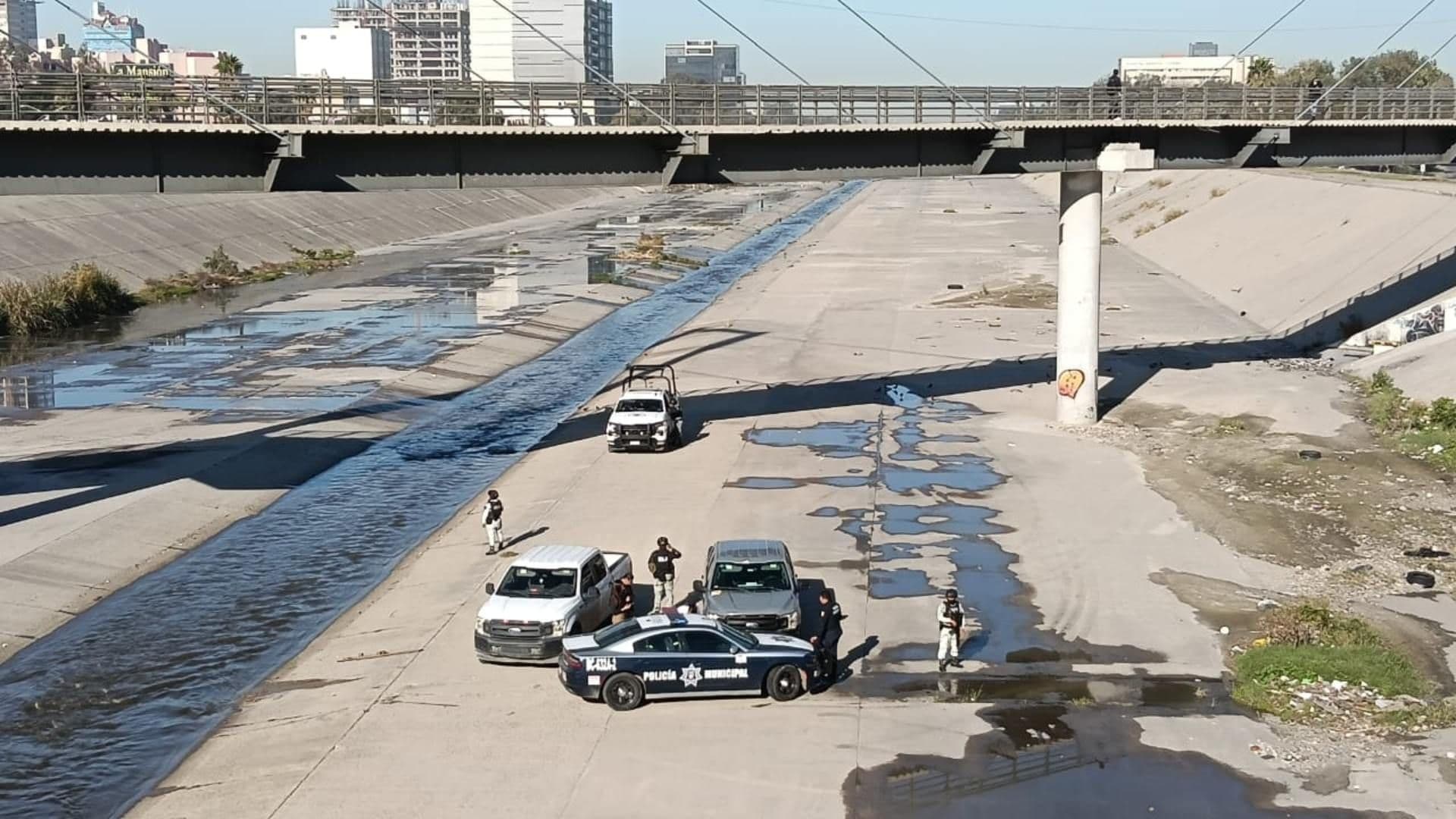 Localizan Cuerpo de Hombre con Presuntos Signos de Violencia en Canalización del Río Tijuana